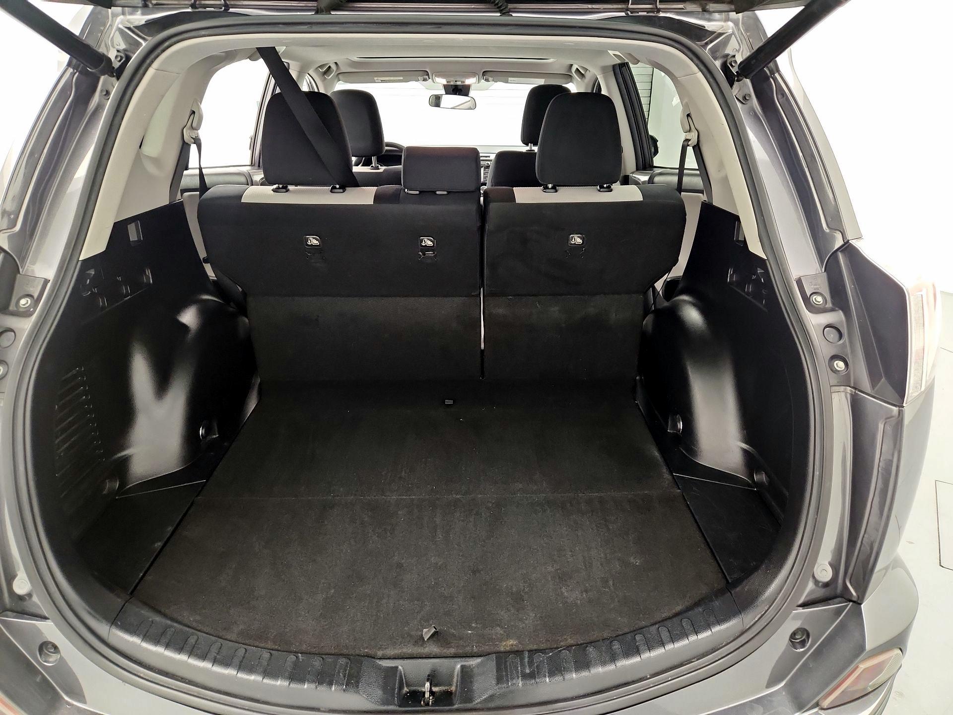 Thumbnail: 2017 Toyota RAV4 - 20