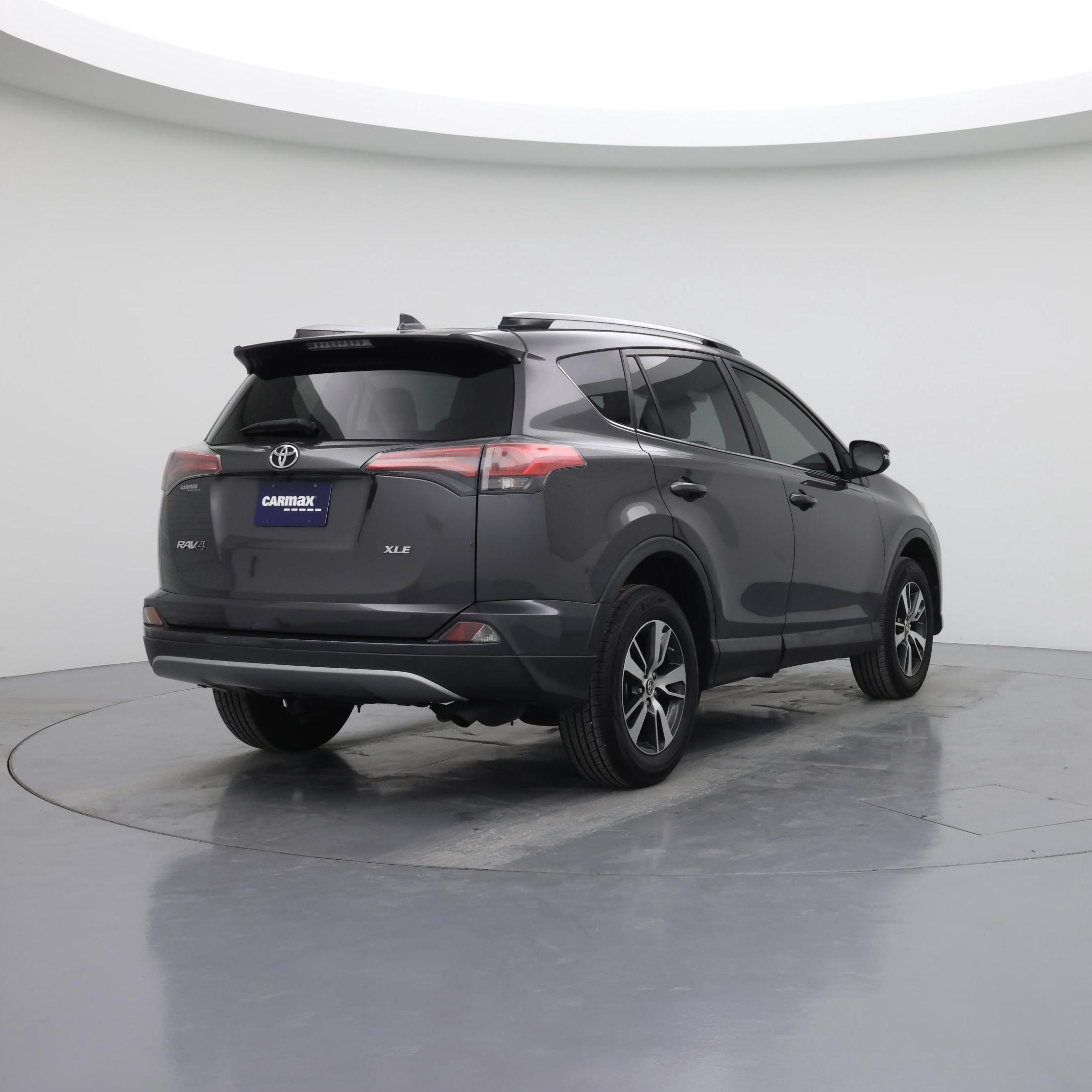 Thumbnail: 2017 Toyota RAV4 - 8