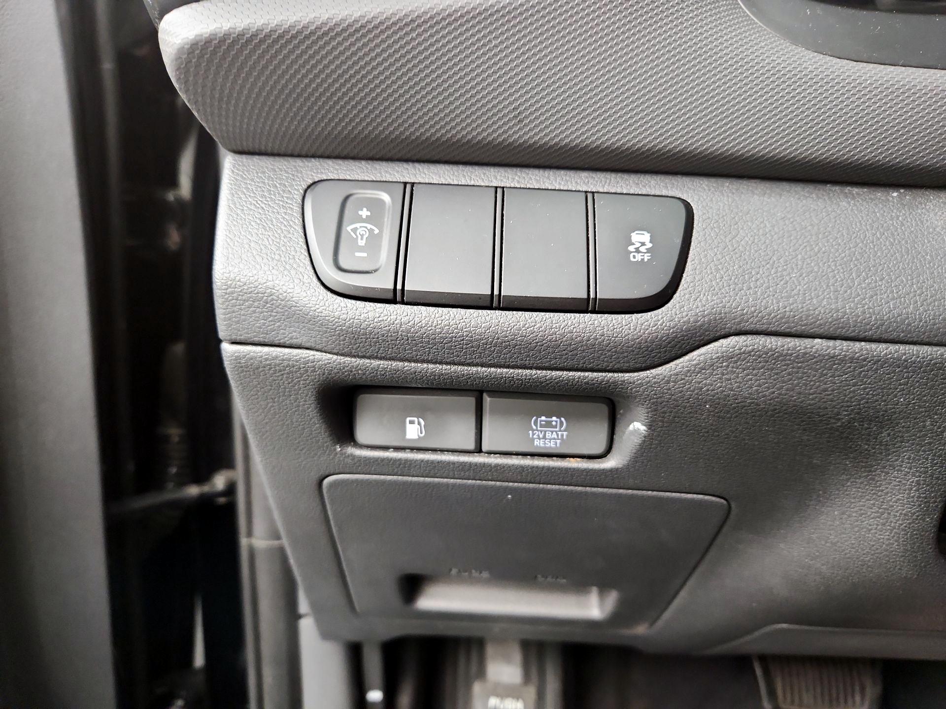 Thumbnail: 2017 Hyundai Ioniq - 13