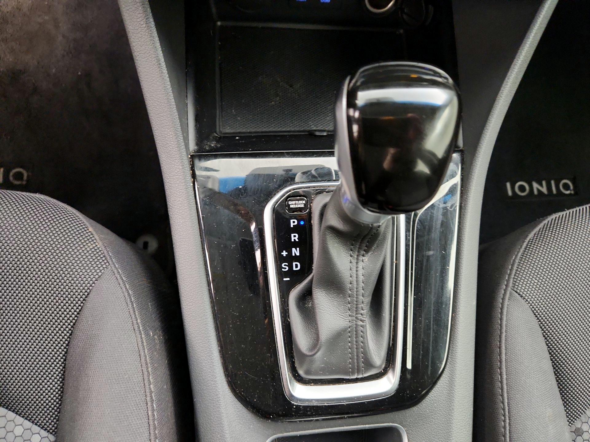 Thumbnail: 2017 Hyundai Ioniq - 17