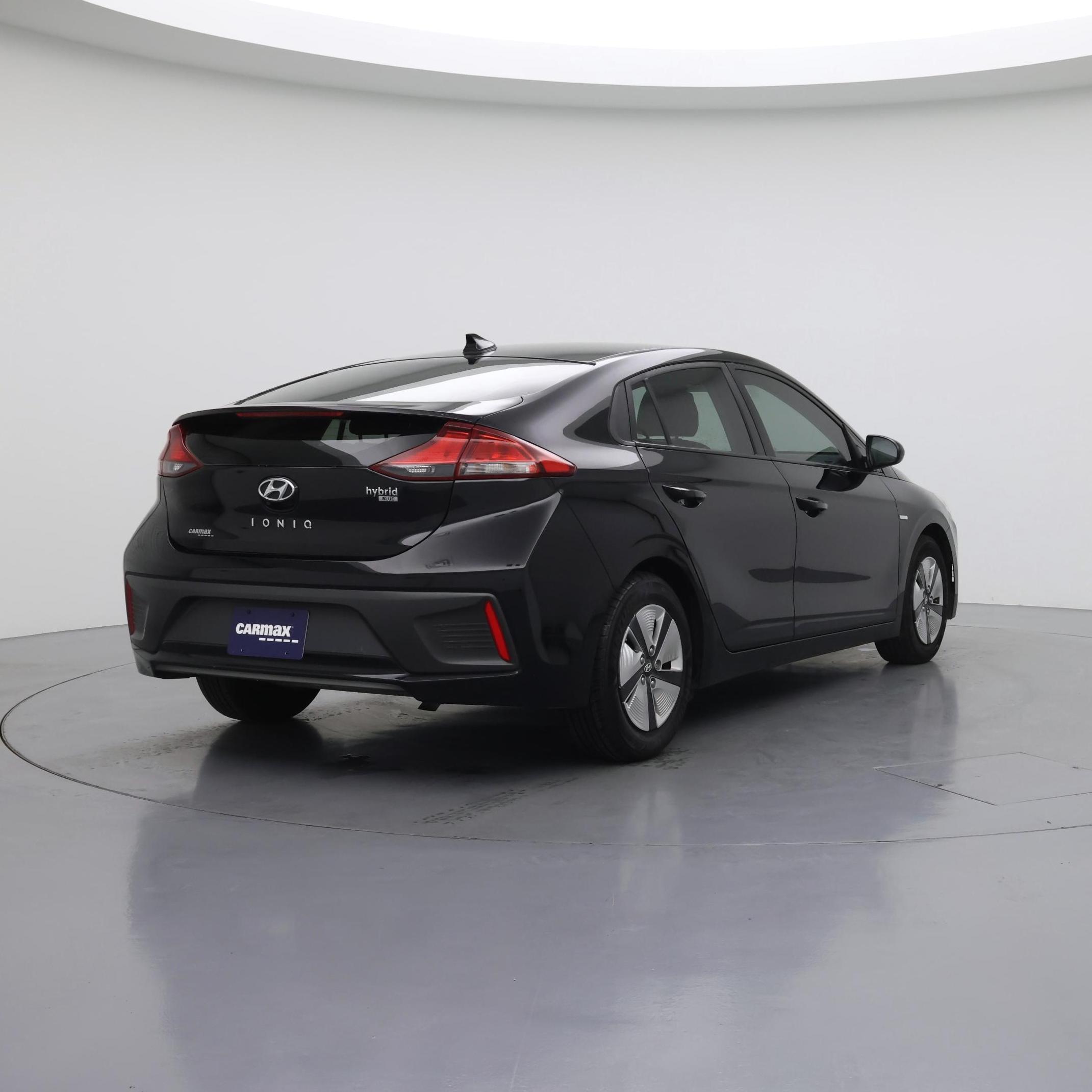 Thumbnail: 2017 Hyundai Ioniq - 8