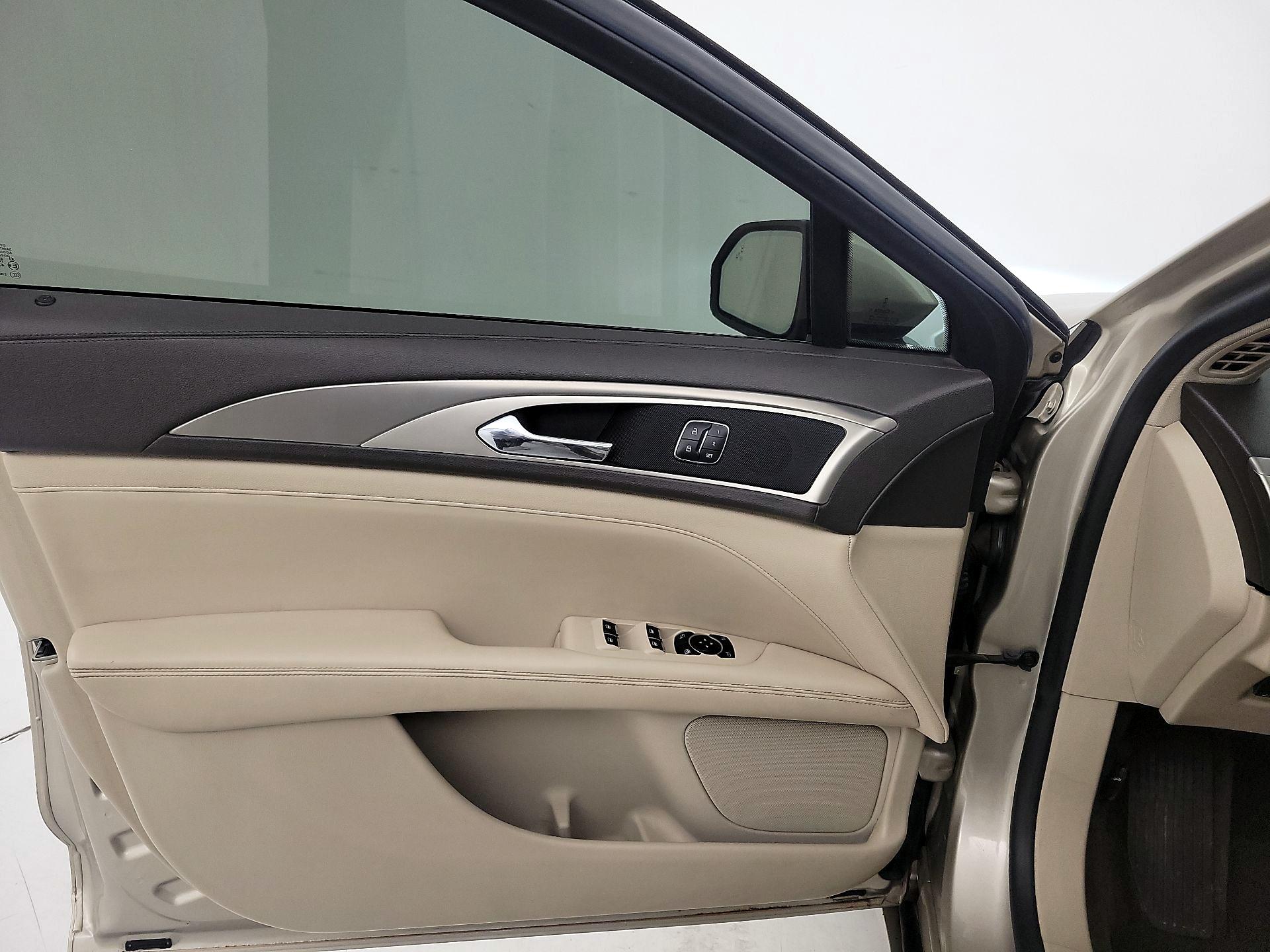 Thumbnail: 2017 Lincoln MKZ - 12