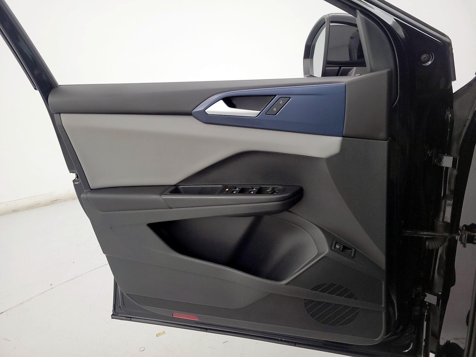 Thumbnail: 2023 Volkswagen Taos - 12