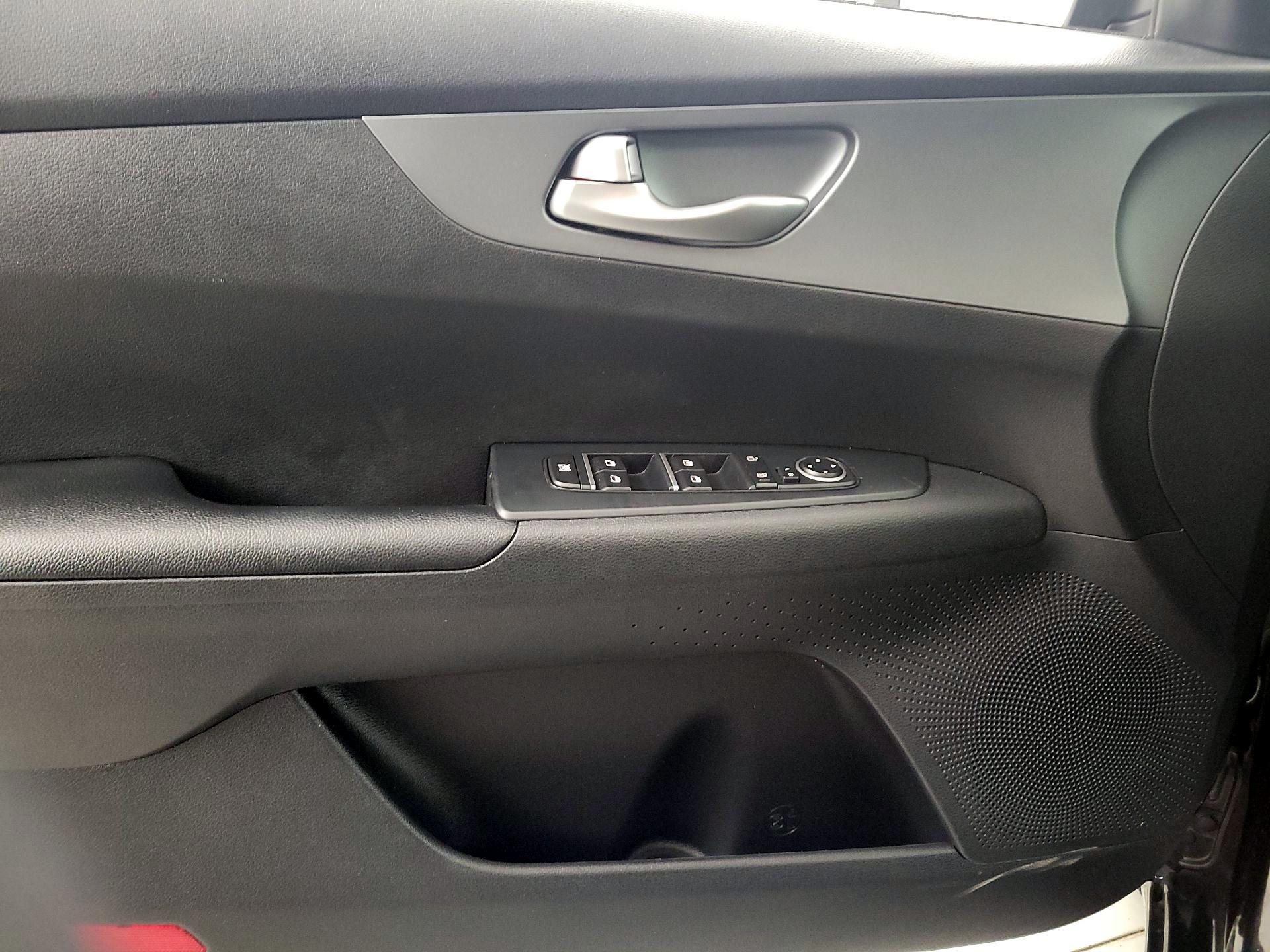 Thumbnail: 2021 Kia Forte - 12