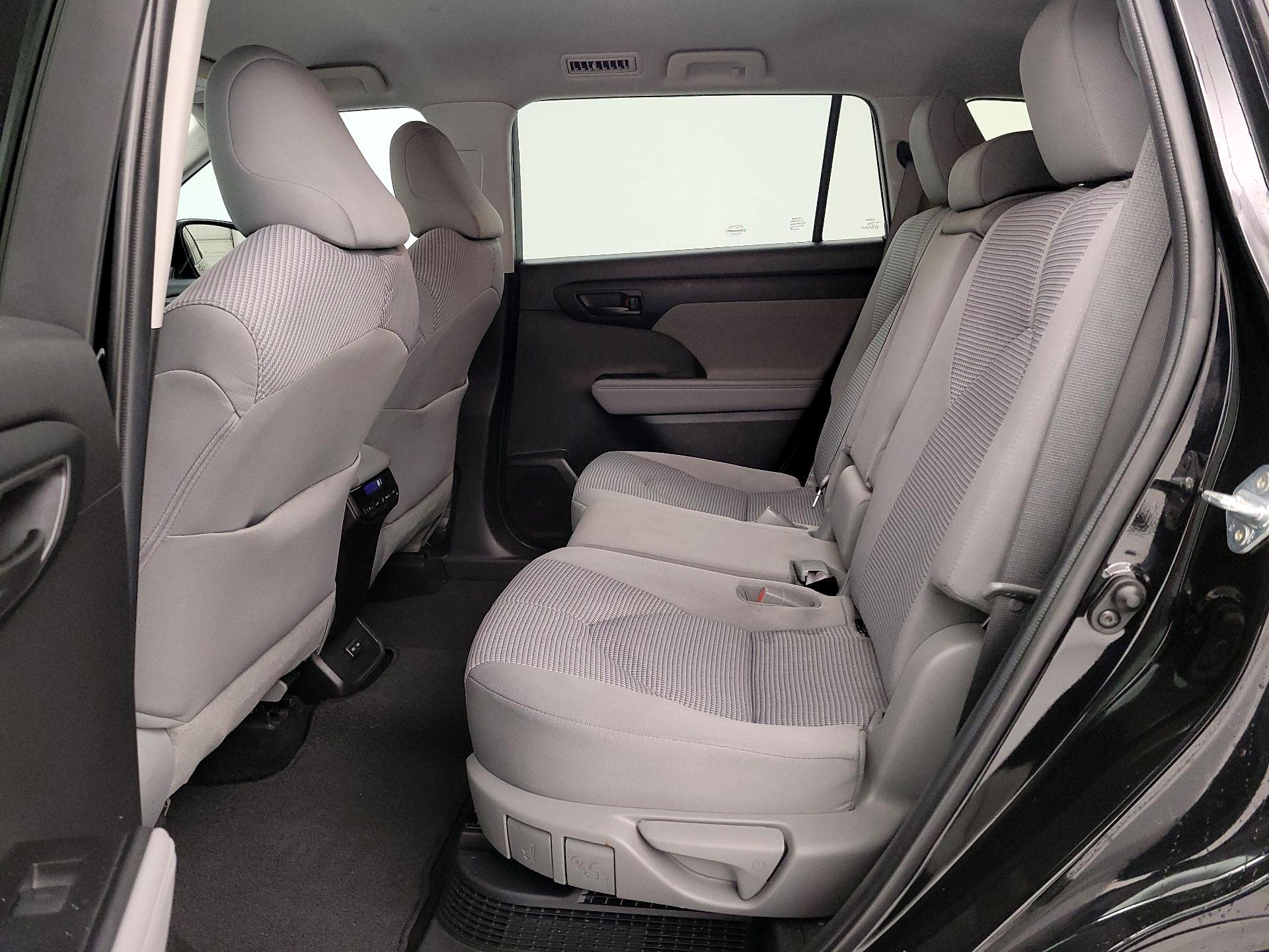 Thumbnail: 2022 Toyota Highlander - 18