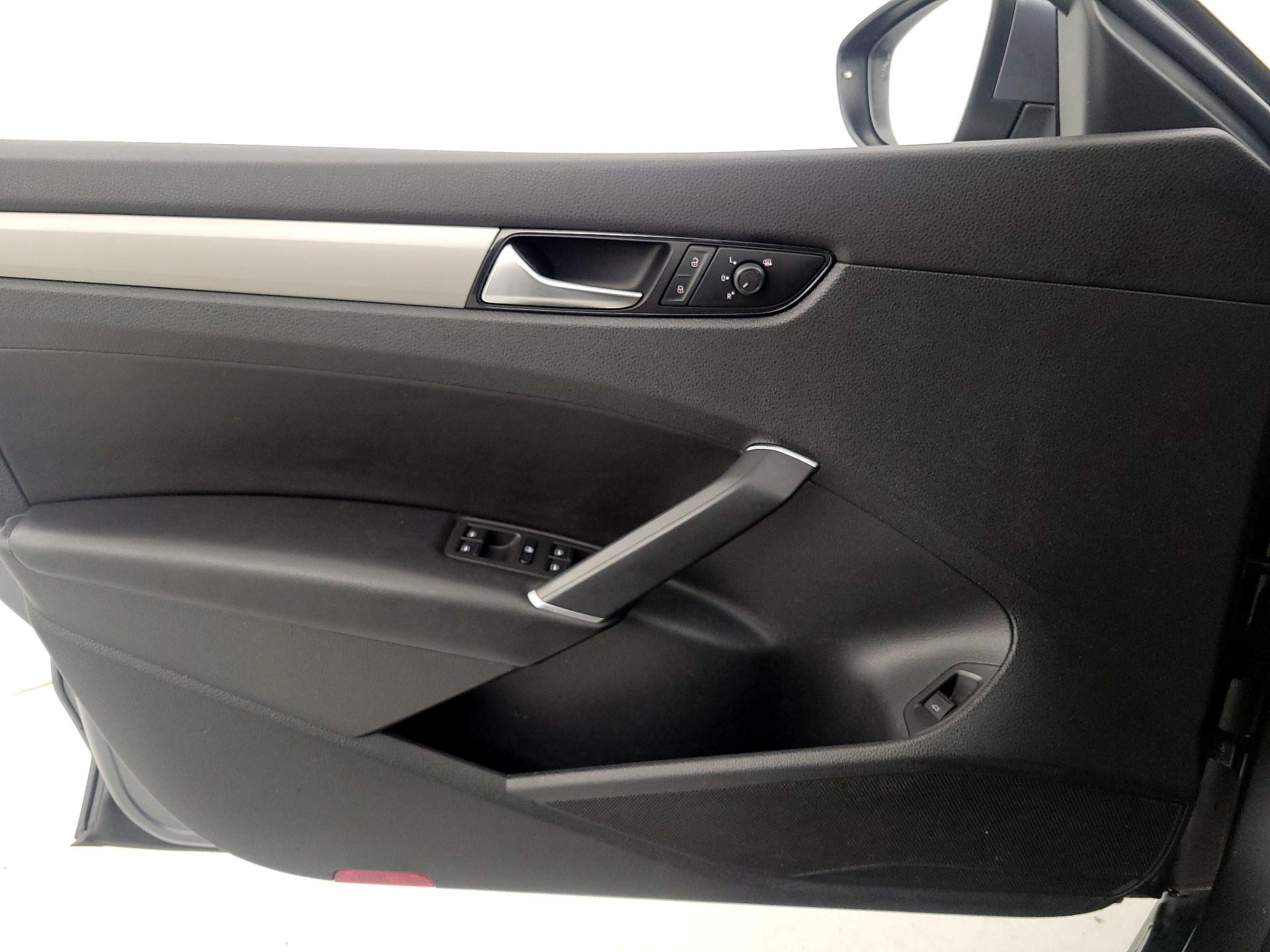 Thumbnail: 2020 Volkswagen Passat - 12