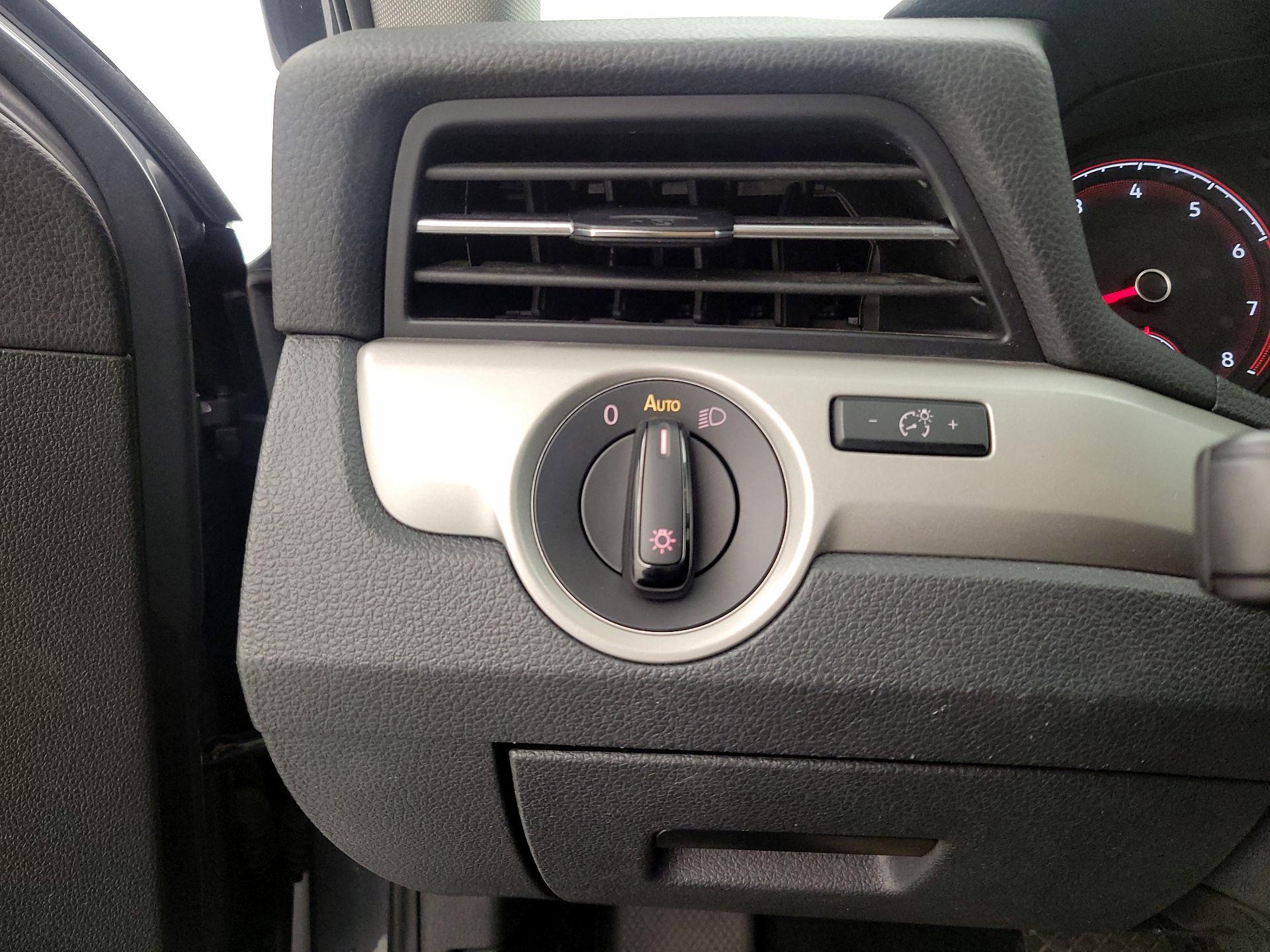 Thumbnail: 2020 Volkswagen Passat - 13