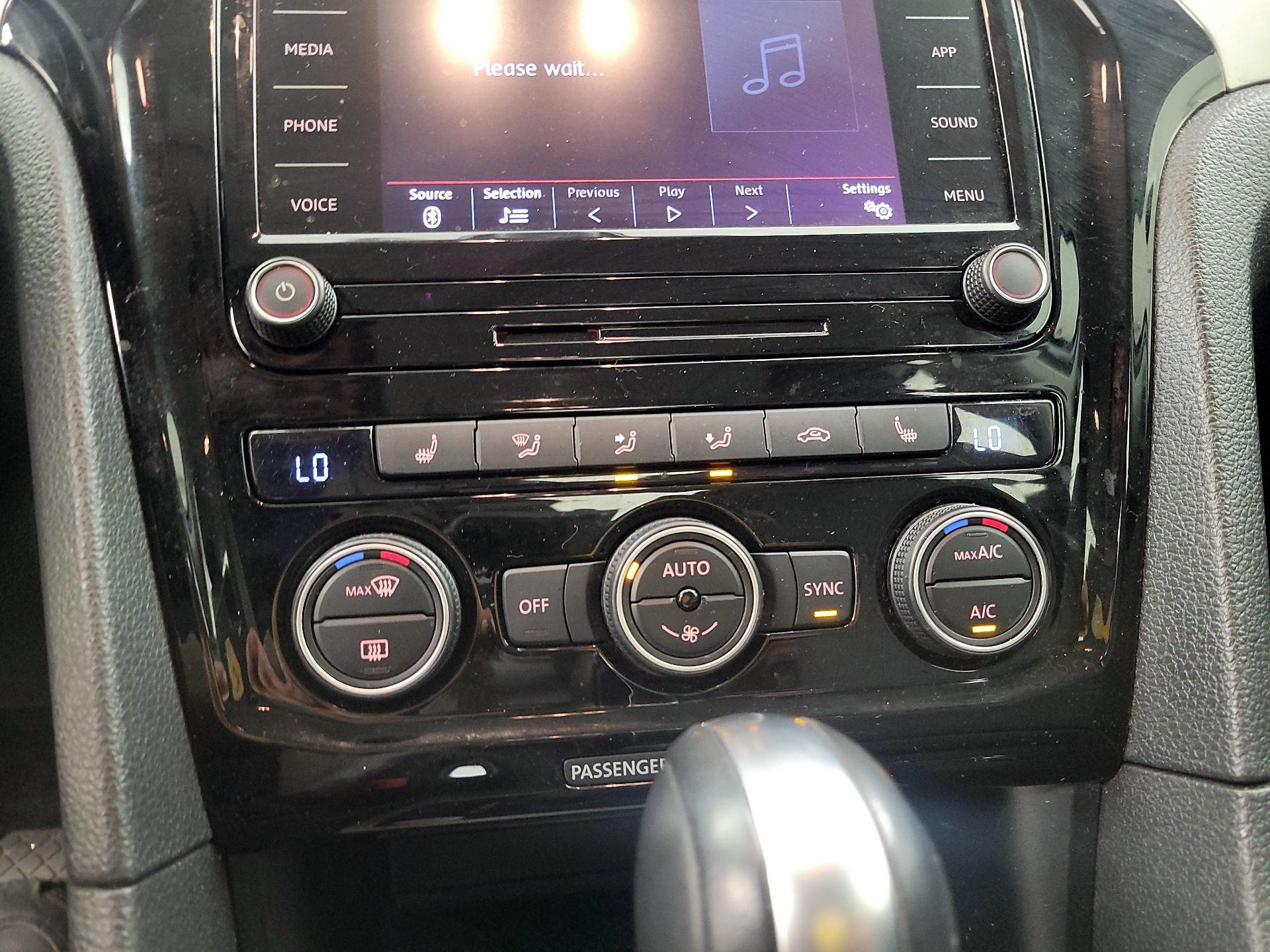 Thumbnail: 2020 Volkswagen Passat - 16