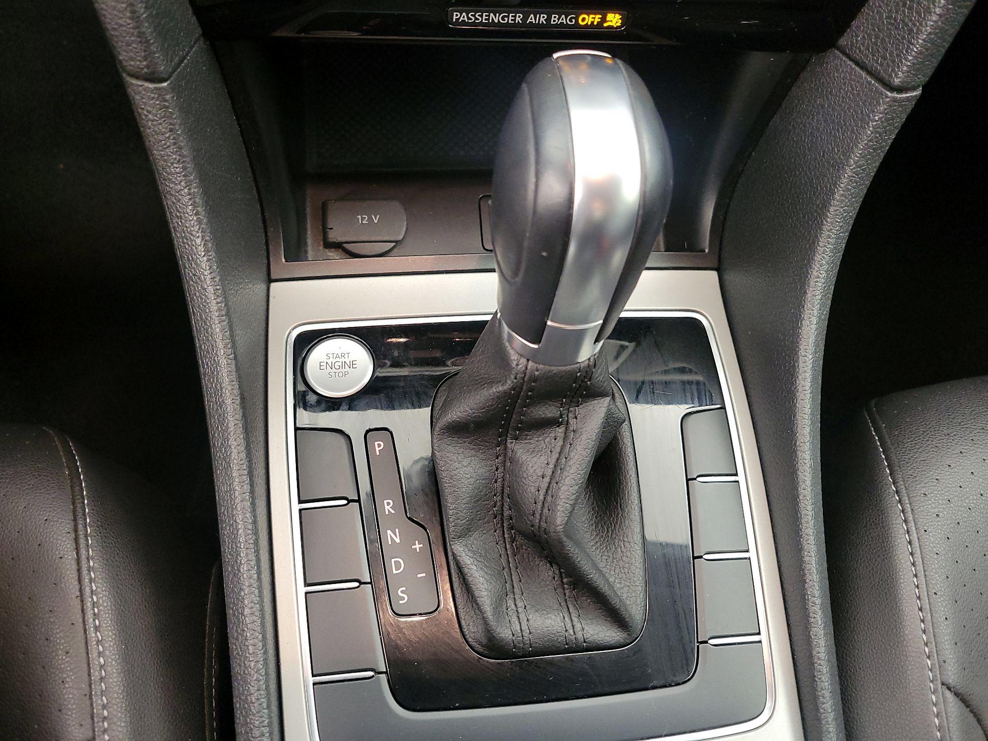 Thumbnail: 2020 Volkswagen Passat - 17