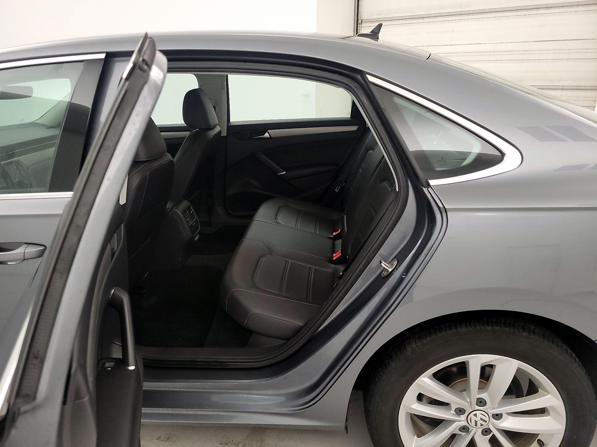 Thumbnail: 2020 Volkswagen Passat - 19