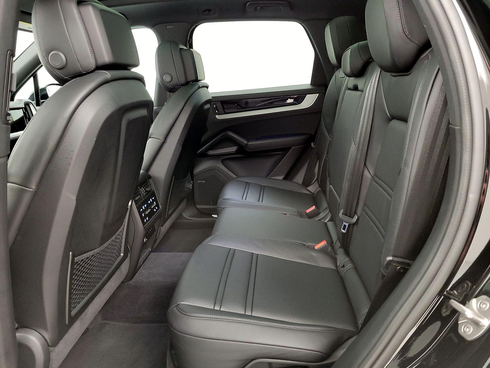 Thumbnail: 2024 Porsche Cayenne - 20