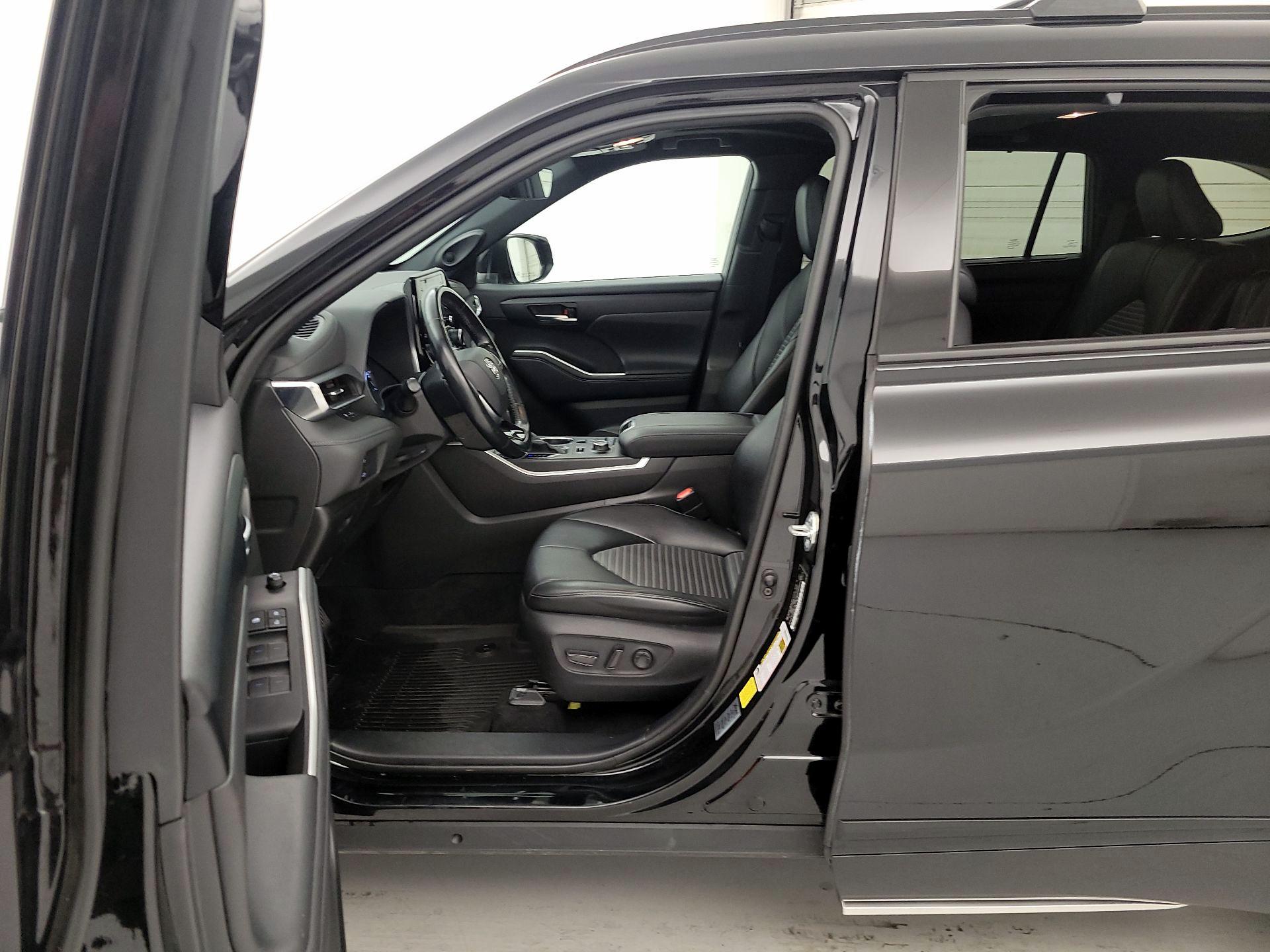 Thumbnail: 2021 Toyota Highlander - 11