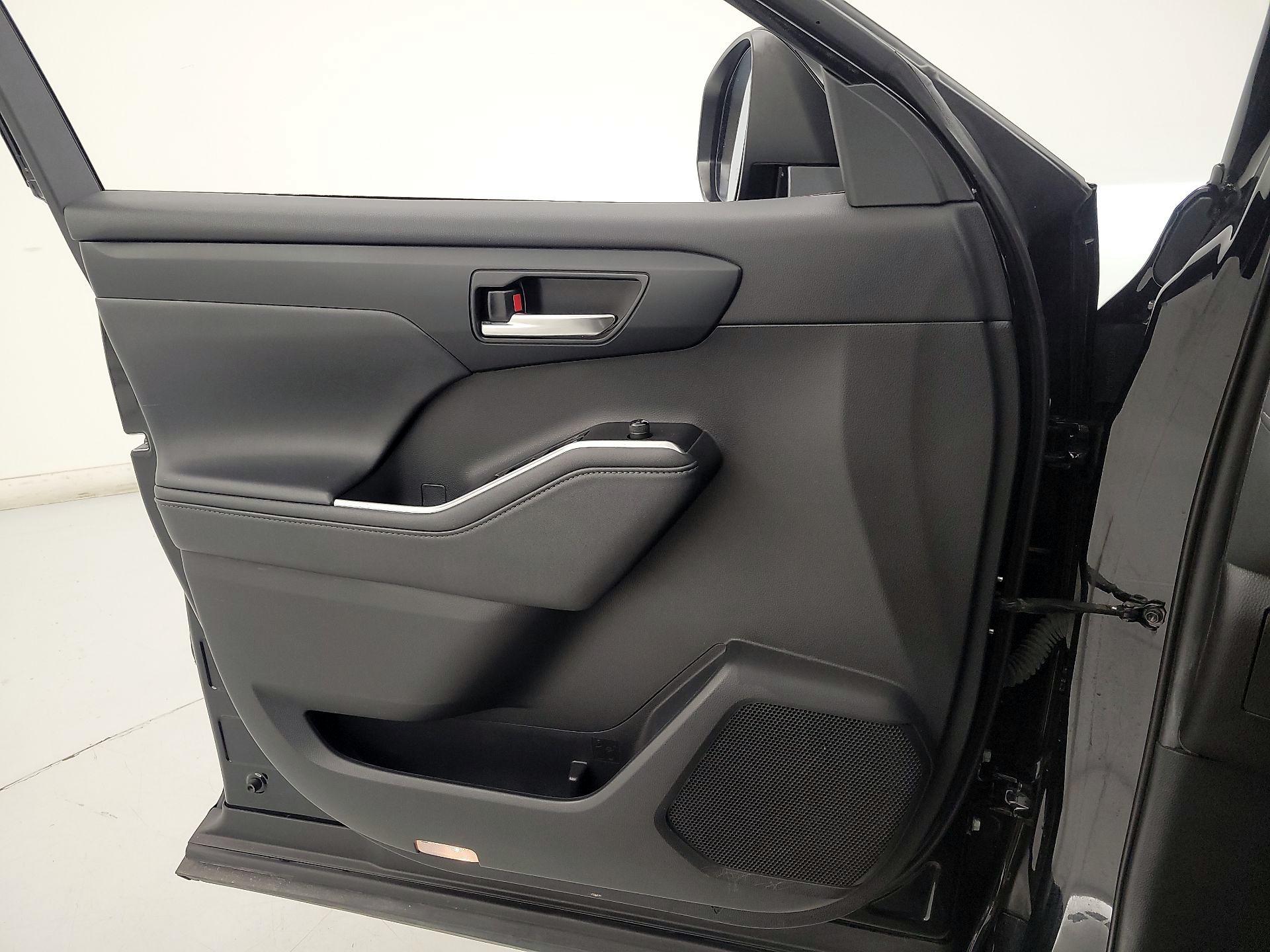 Thumbnail: 2021 Toyota Highlander - 12