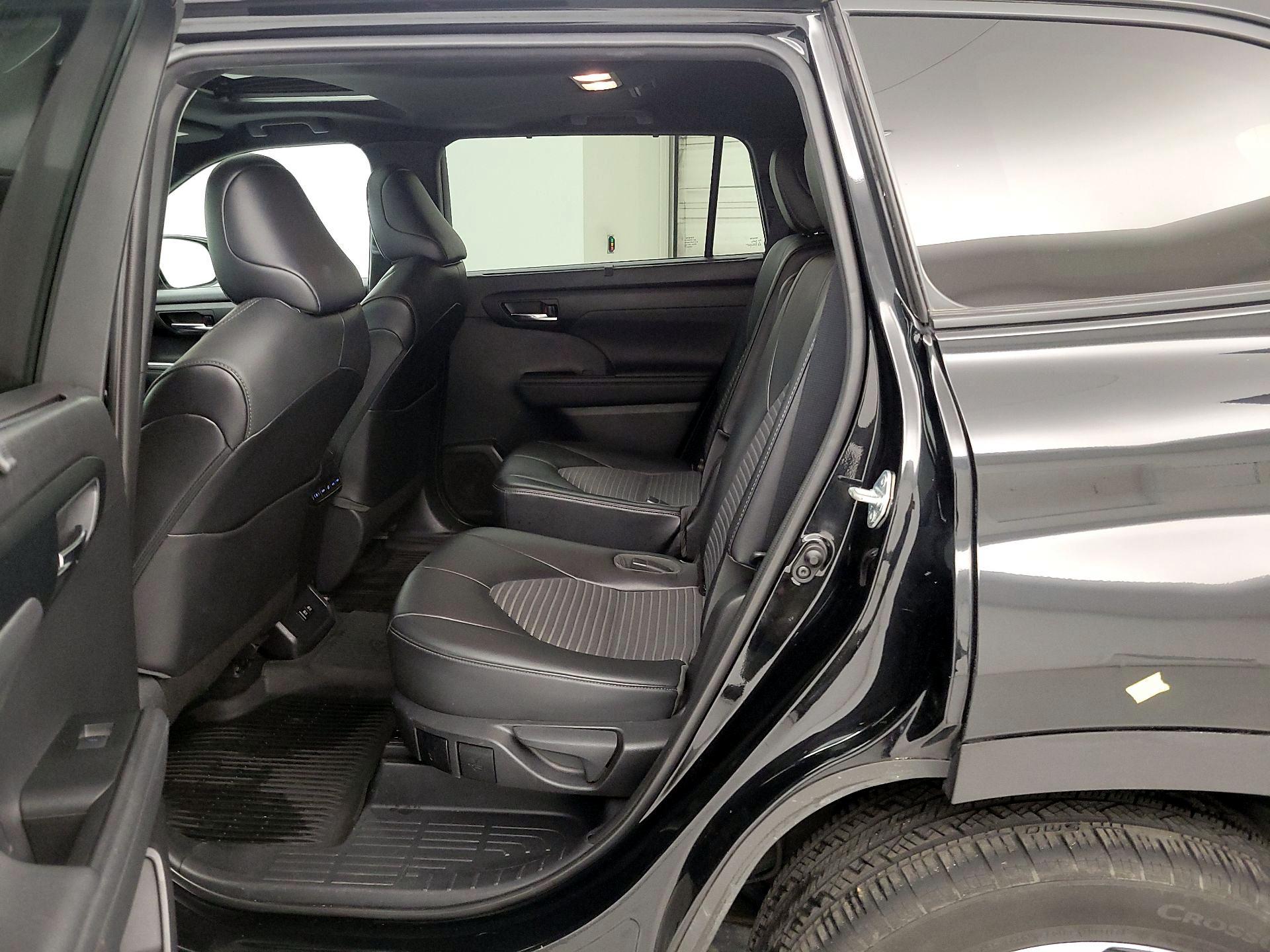 Thumbnail: 2021 Toyota Highlander - 20