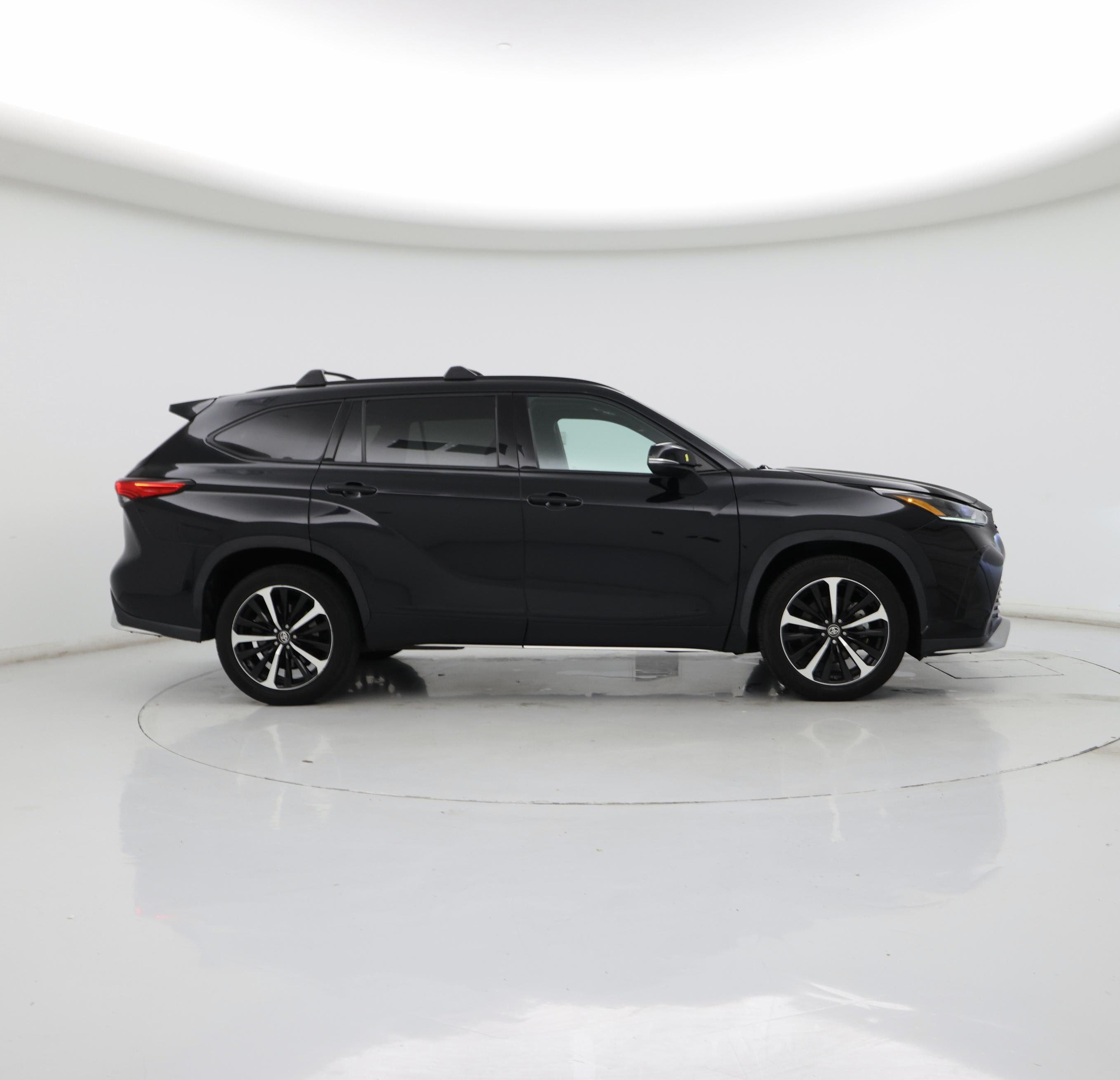 Thumbnail: 2021 Toyota Highlander - 7