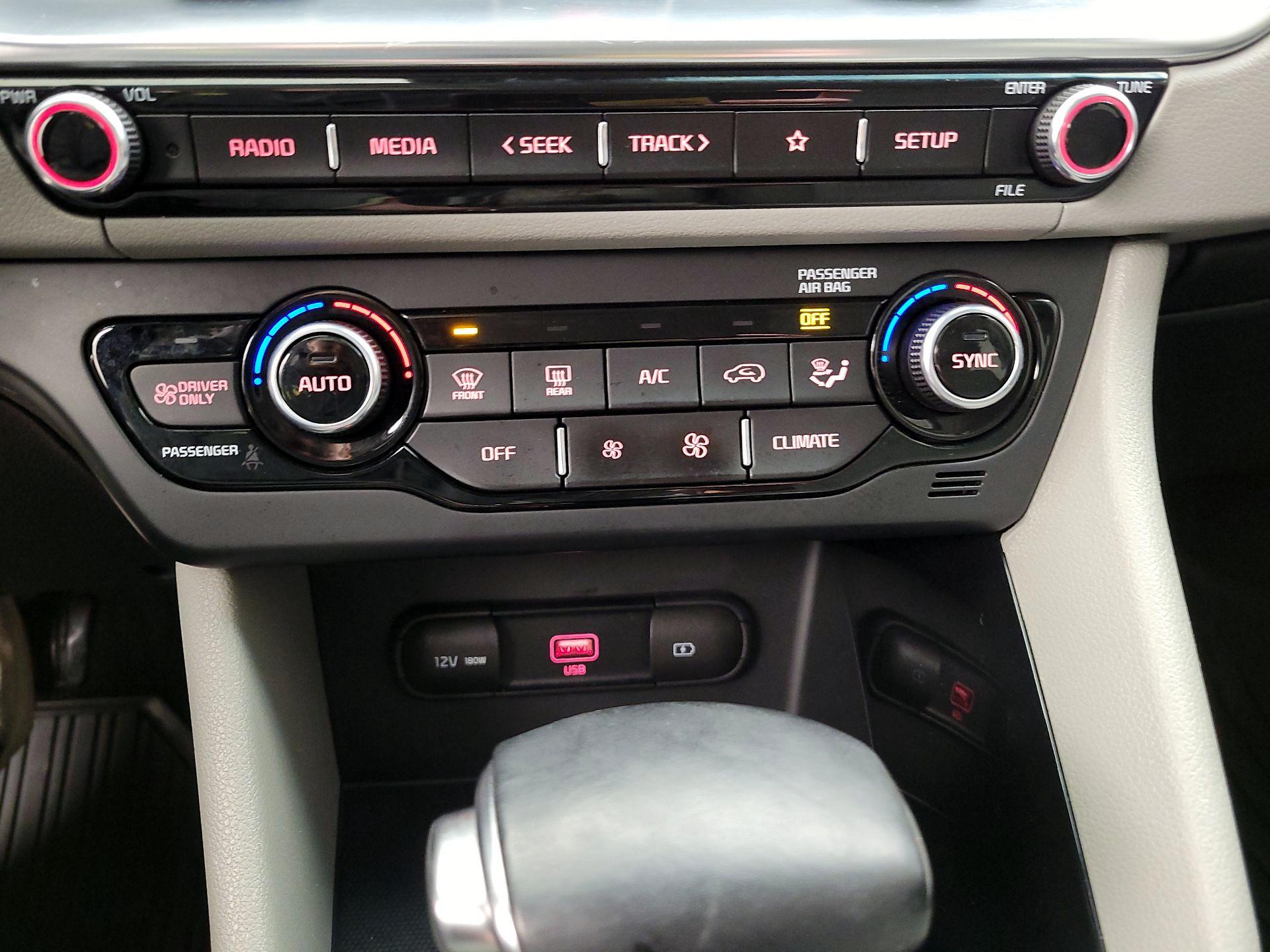 Thumbnail: 2021 Kia Niro - 16