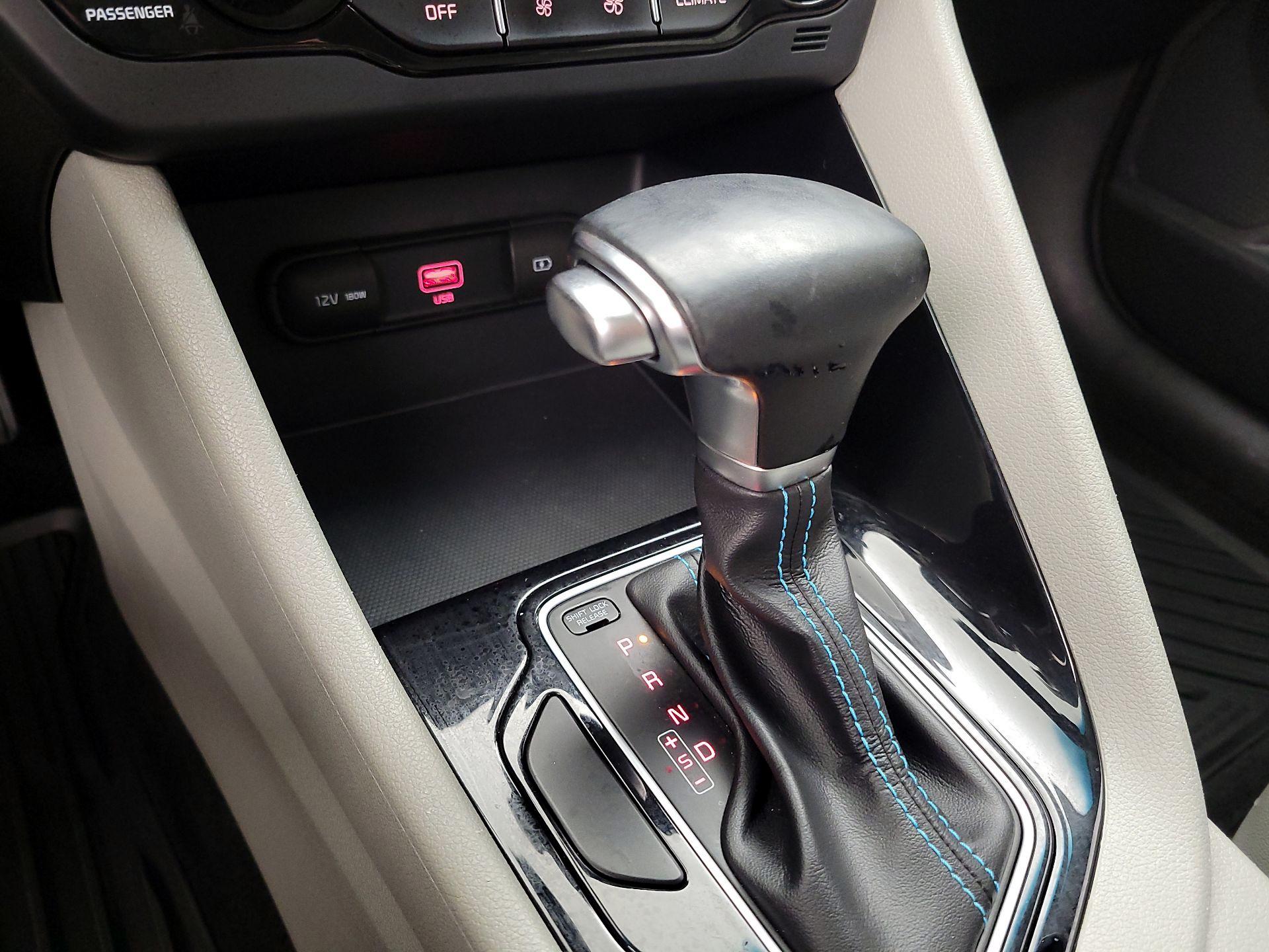 Thumbnail: 2021 Kia Niro - 17