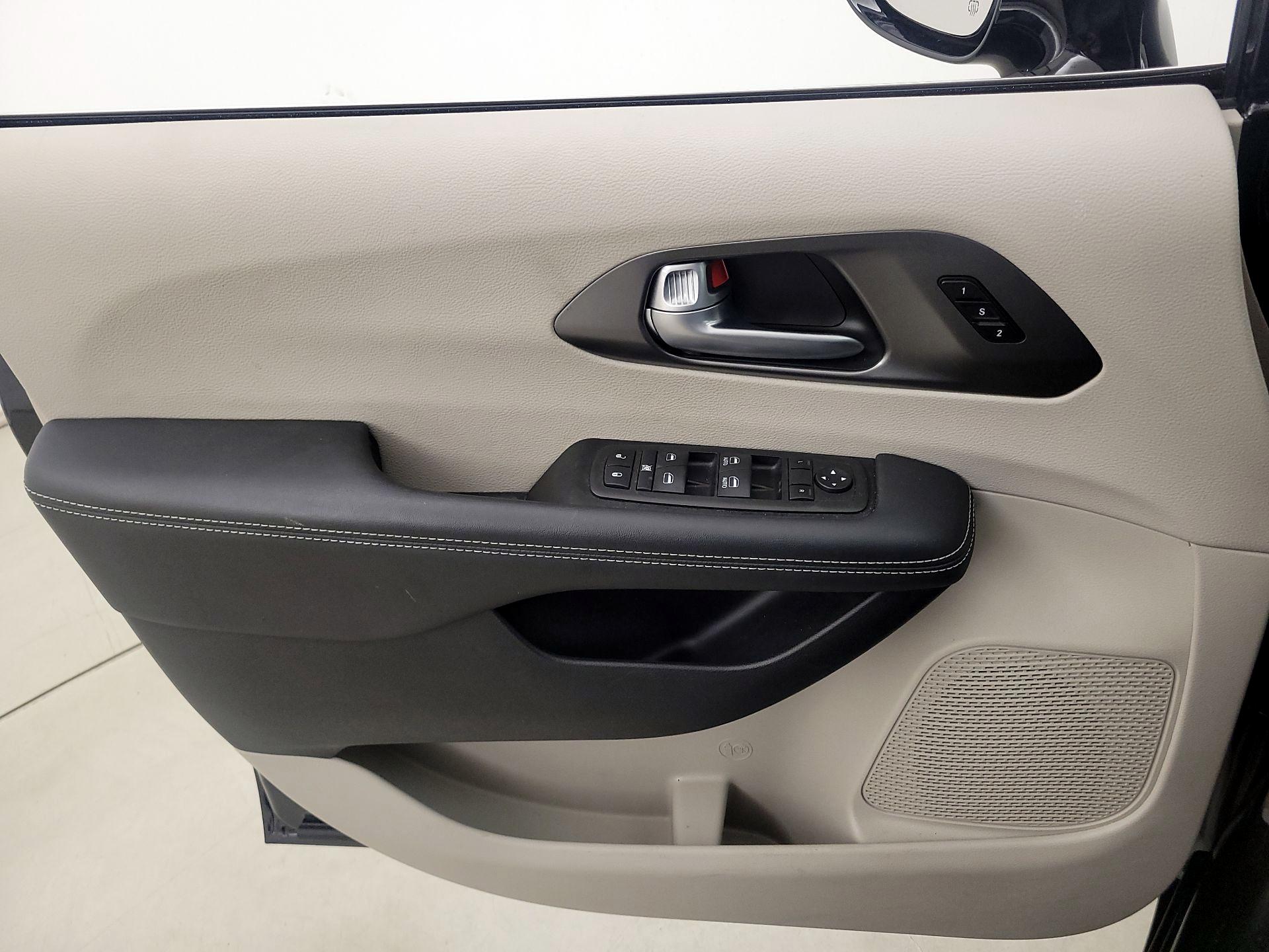 Thumbnail: 2024 Chrysler Pacifica - 12