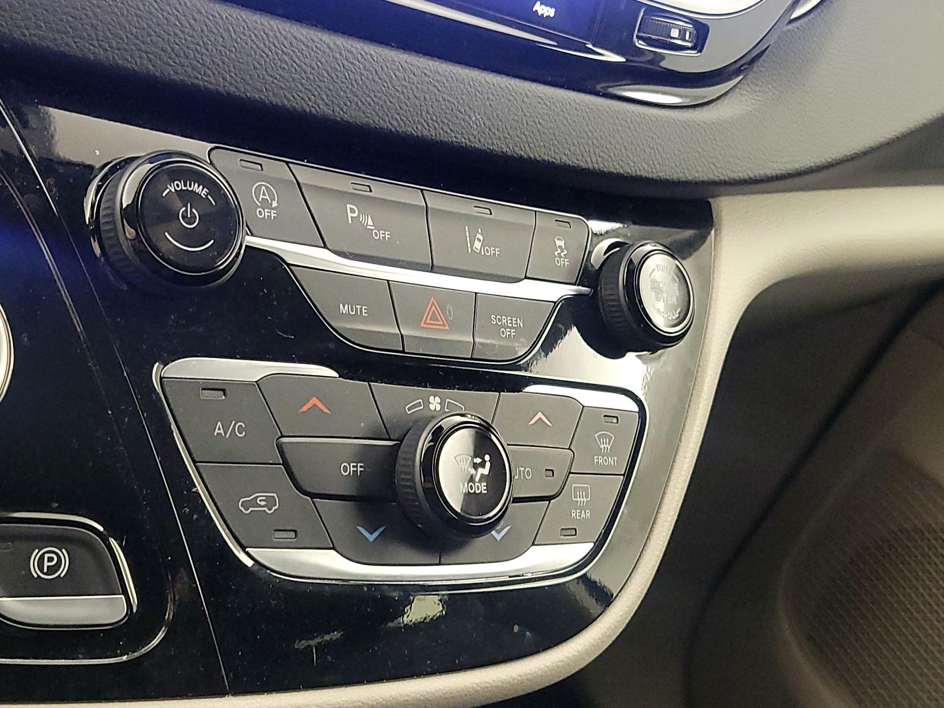 Thumbnail: 2024 Chrysler Pacifica - 16