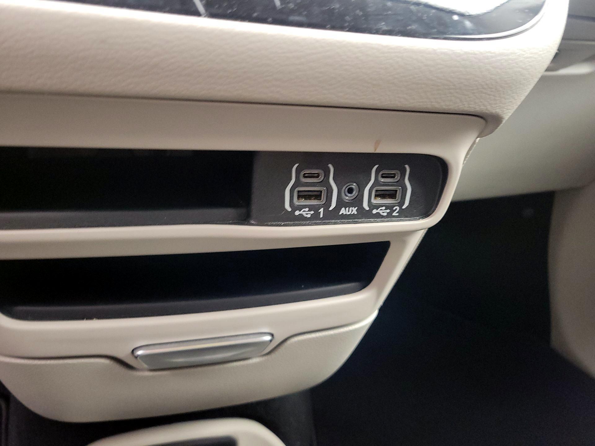 Thumbnail: 2024 Chrysler Pacifica - 18