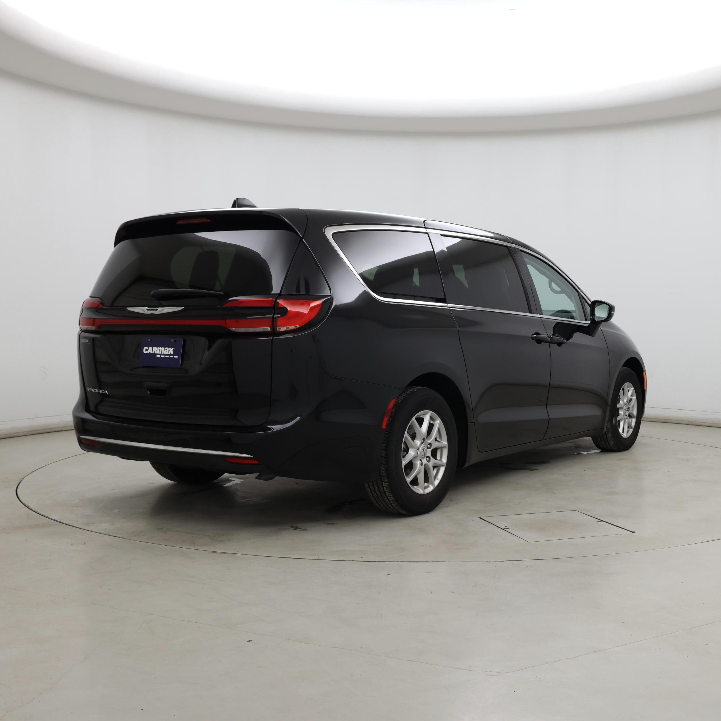 Thumbnail: 2024 Chrysler Pacifica - 8