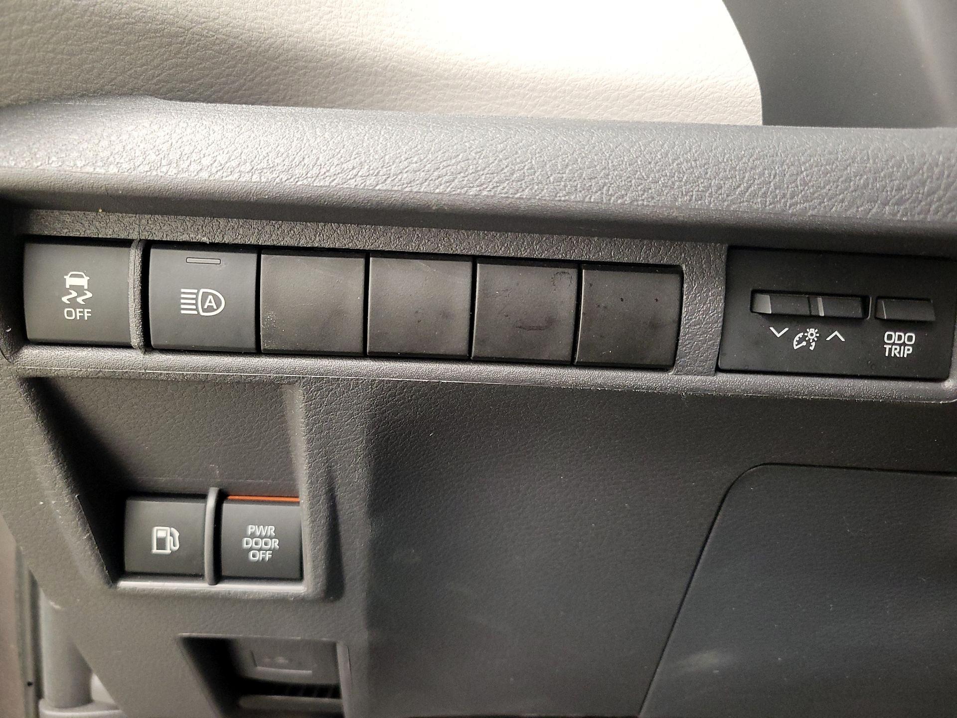 Thumbnail: 2024 Toyota Sienna - 13