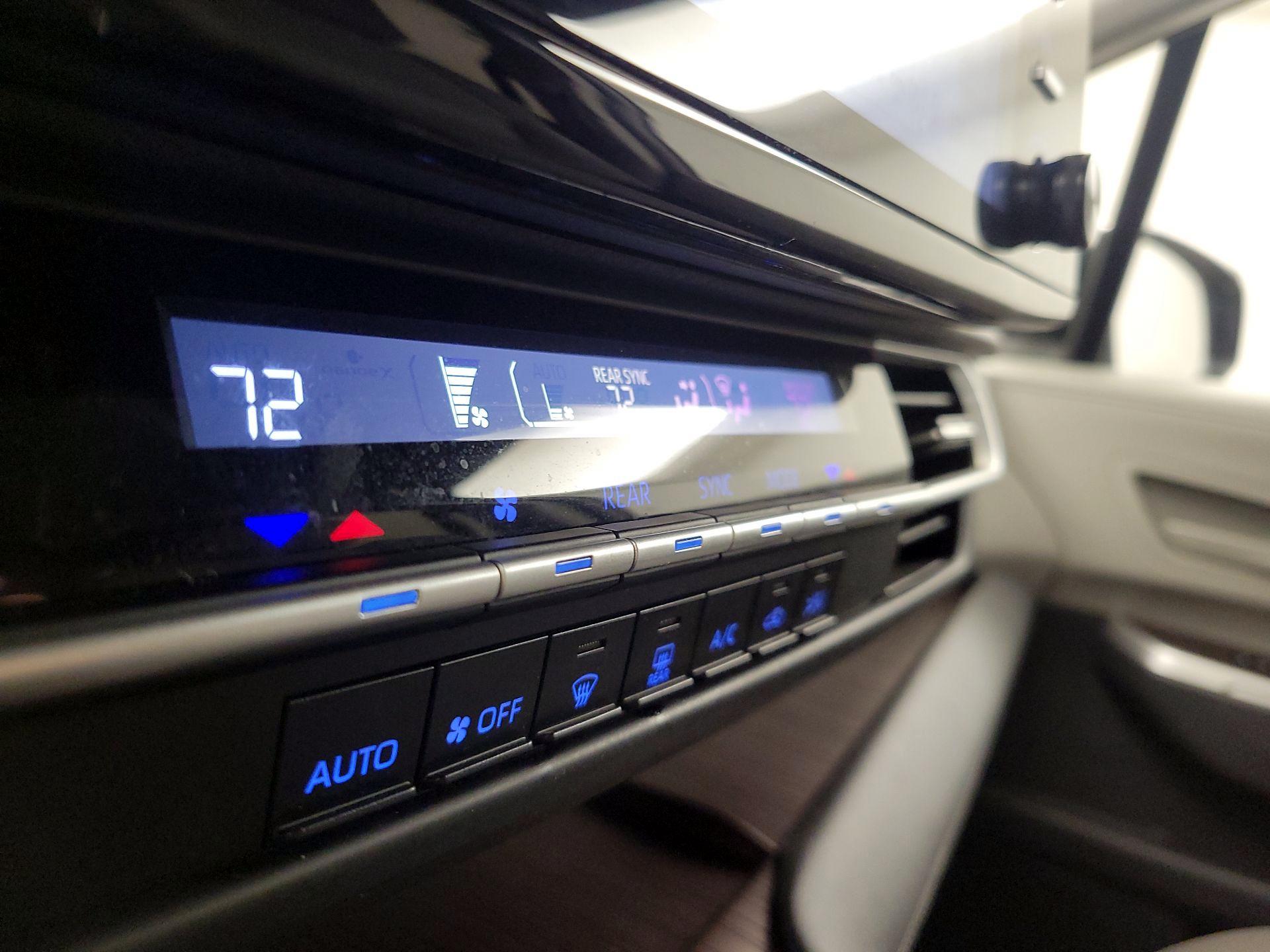 Thumbnail: 2024 Toyota Sienna - 16