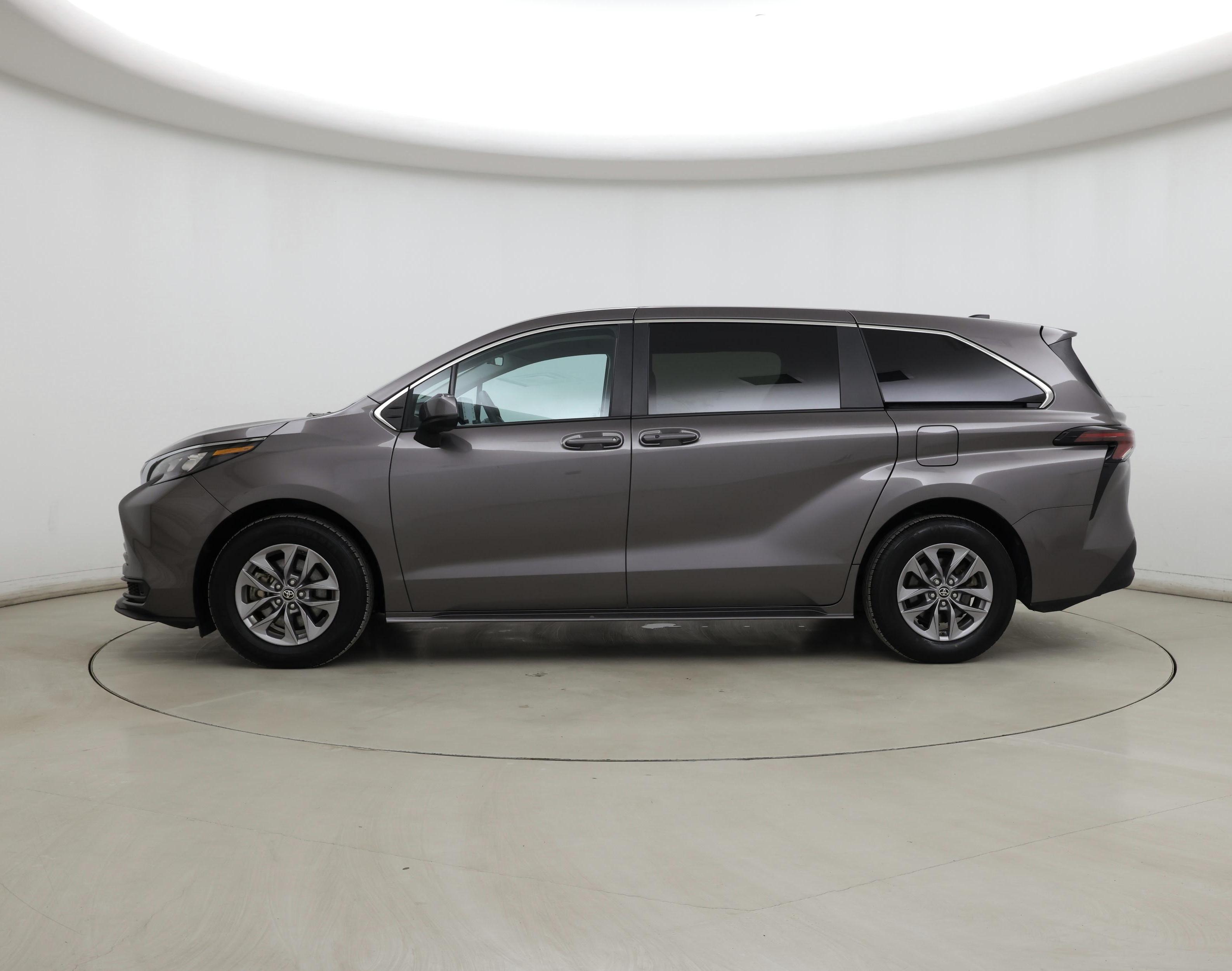 Thumbnail: 2024 Toyota Sienna - 3