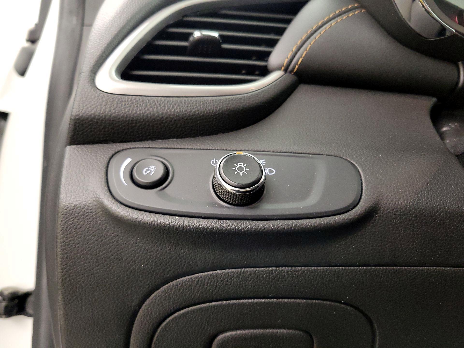 Thumbnail: 2020 Chevrolet Trax - 13