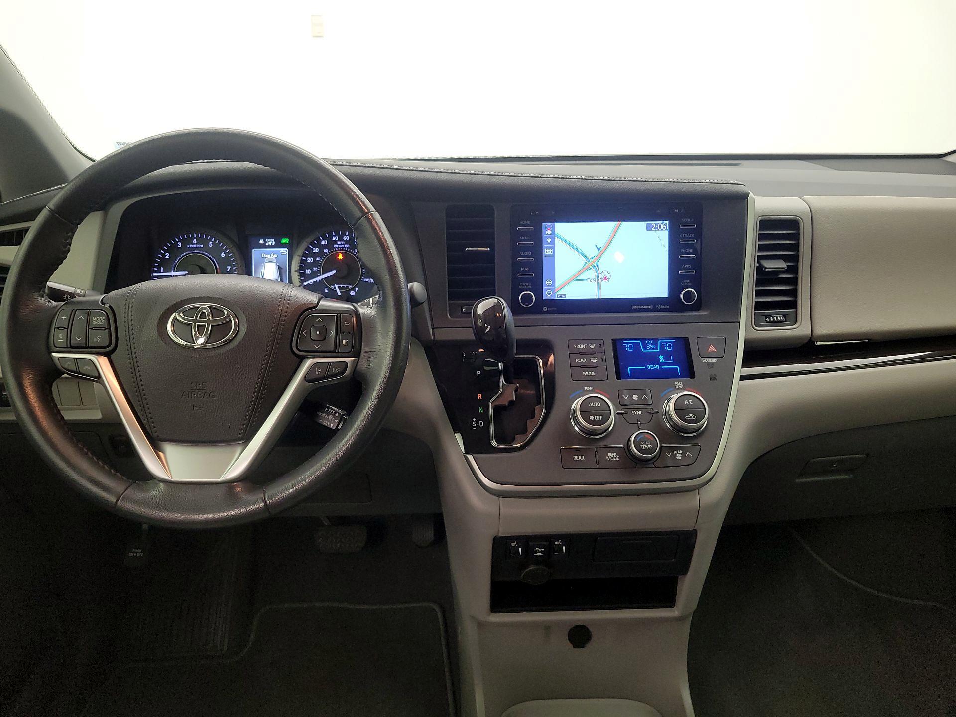 Thumbnail: 2020 Toyota Sienna - 9