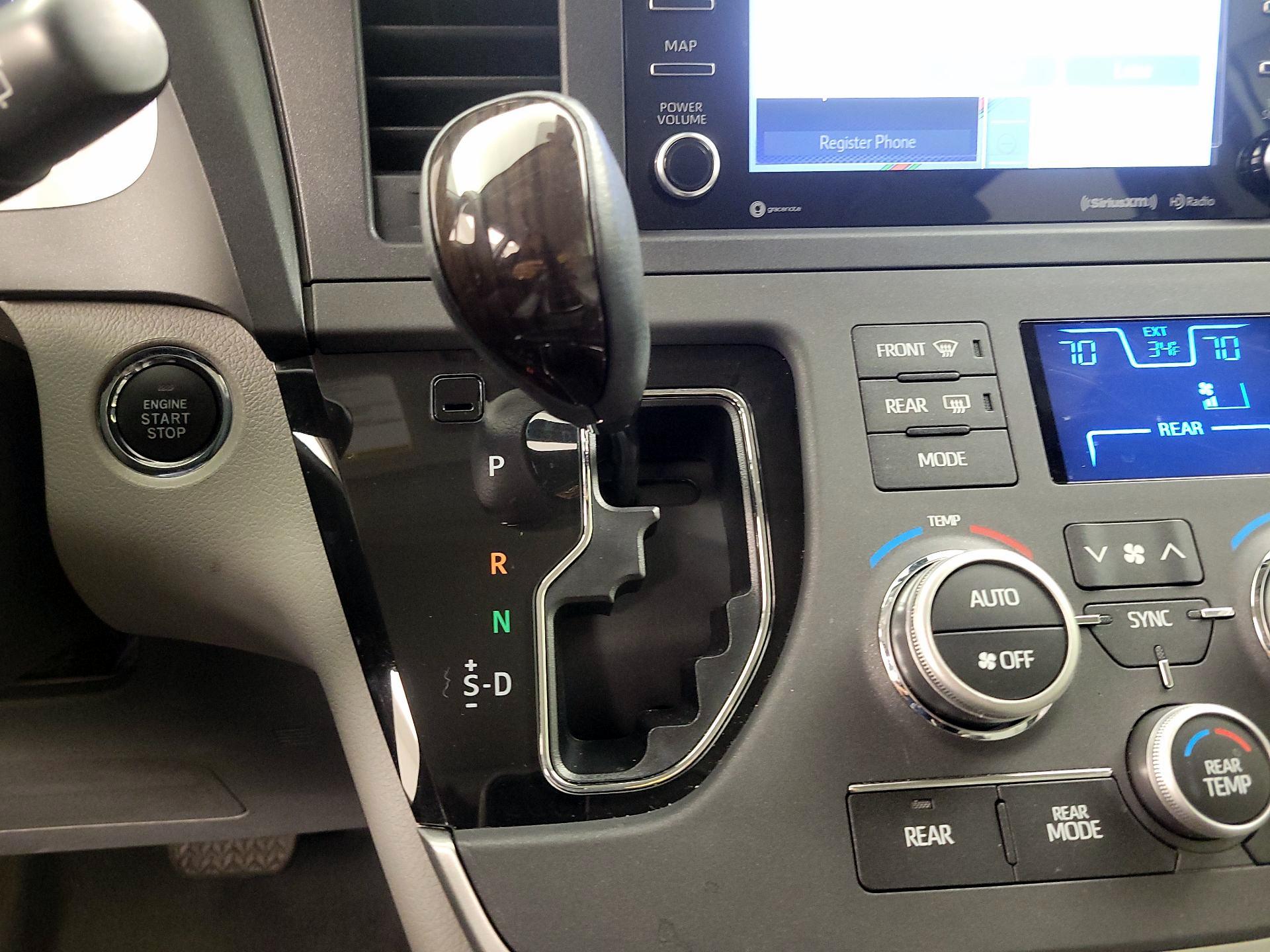 Thumbnail: 2020 Toyota Sienna - 18