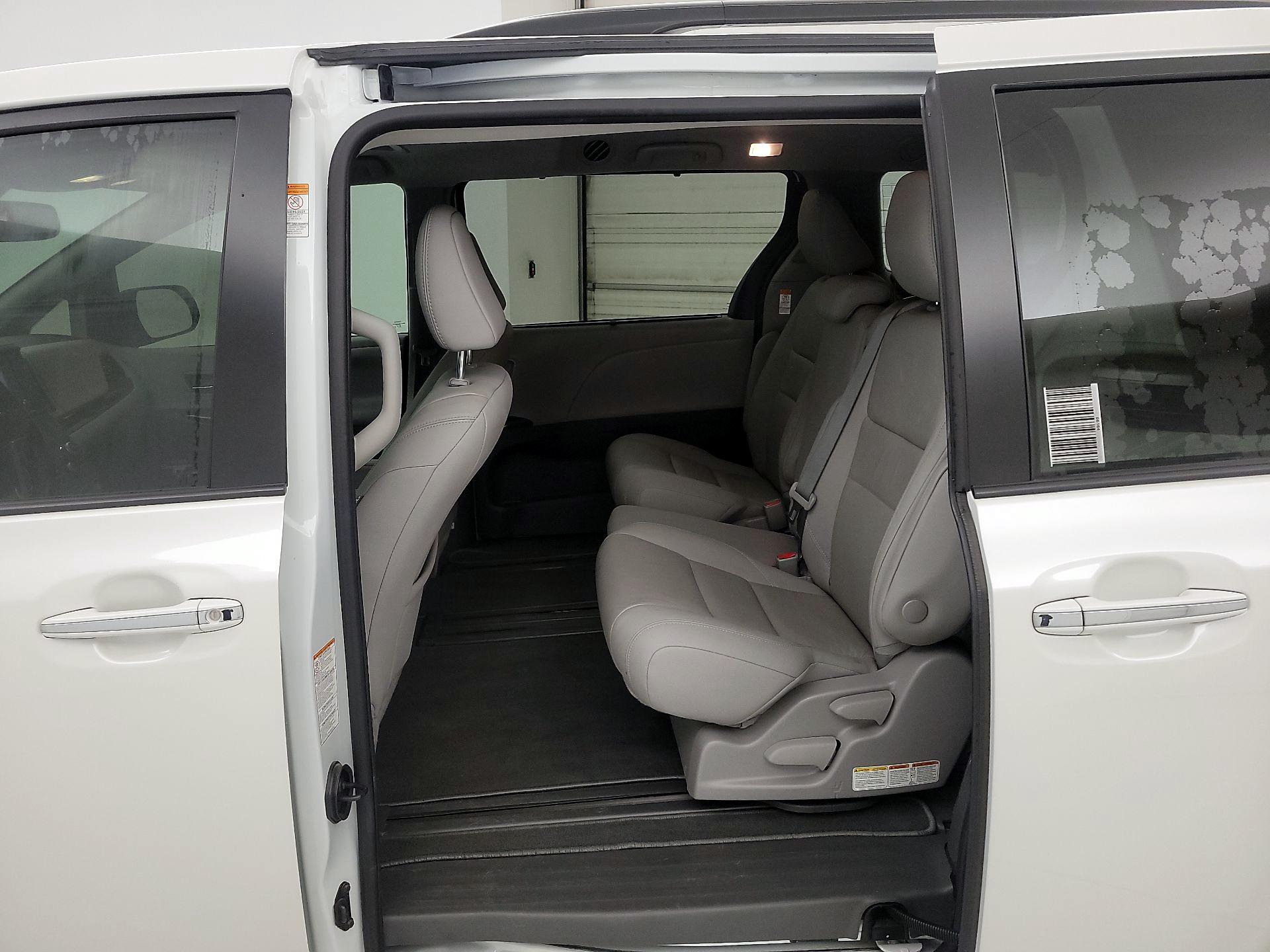 Thumbnail: 2020 Toyota Sienna - 20