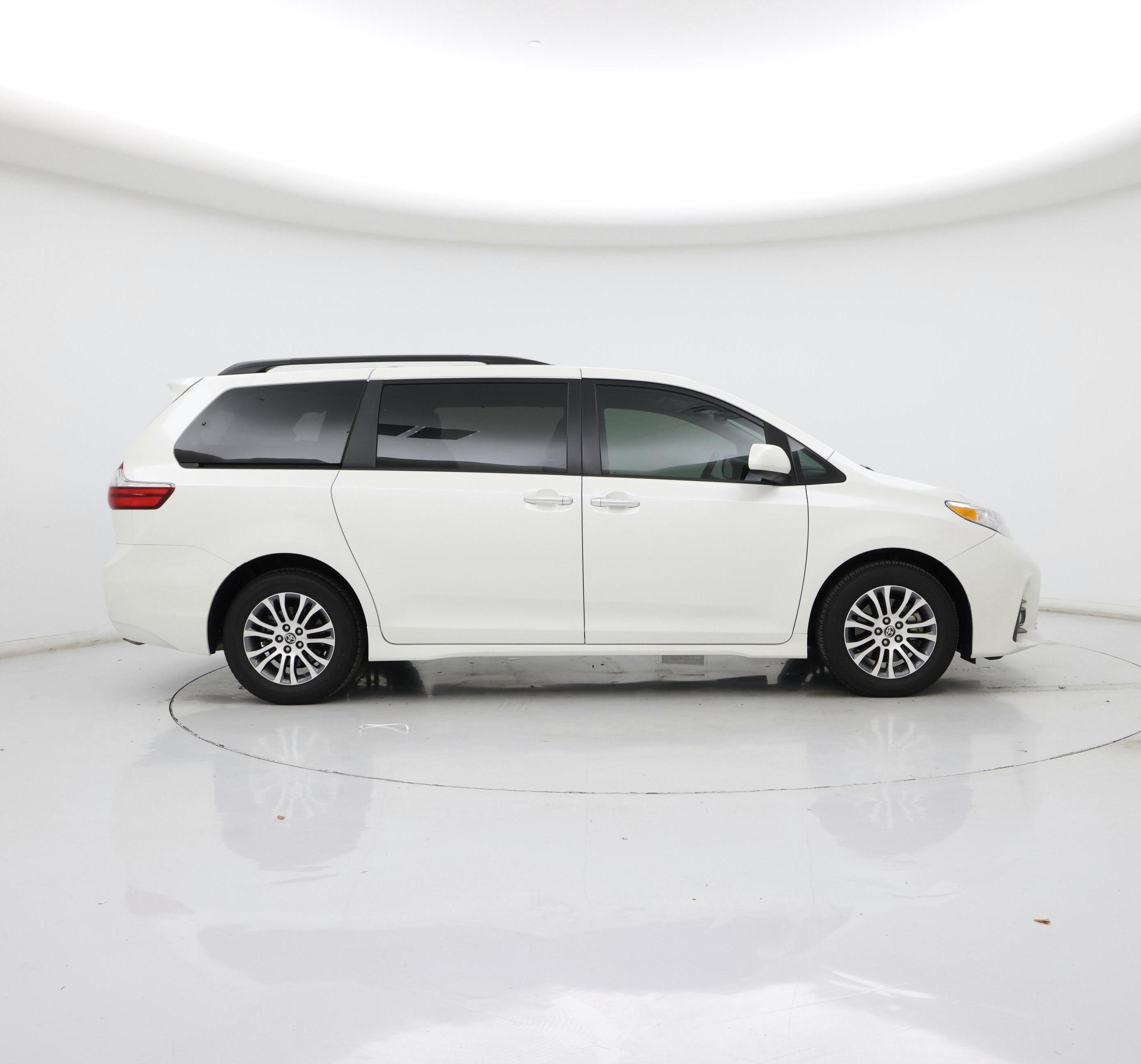 Thumbnail: 2020 Toyota Sienna - 7