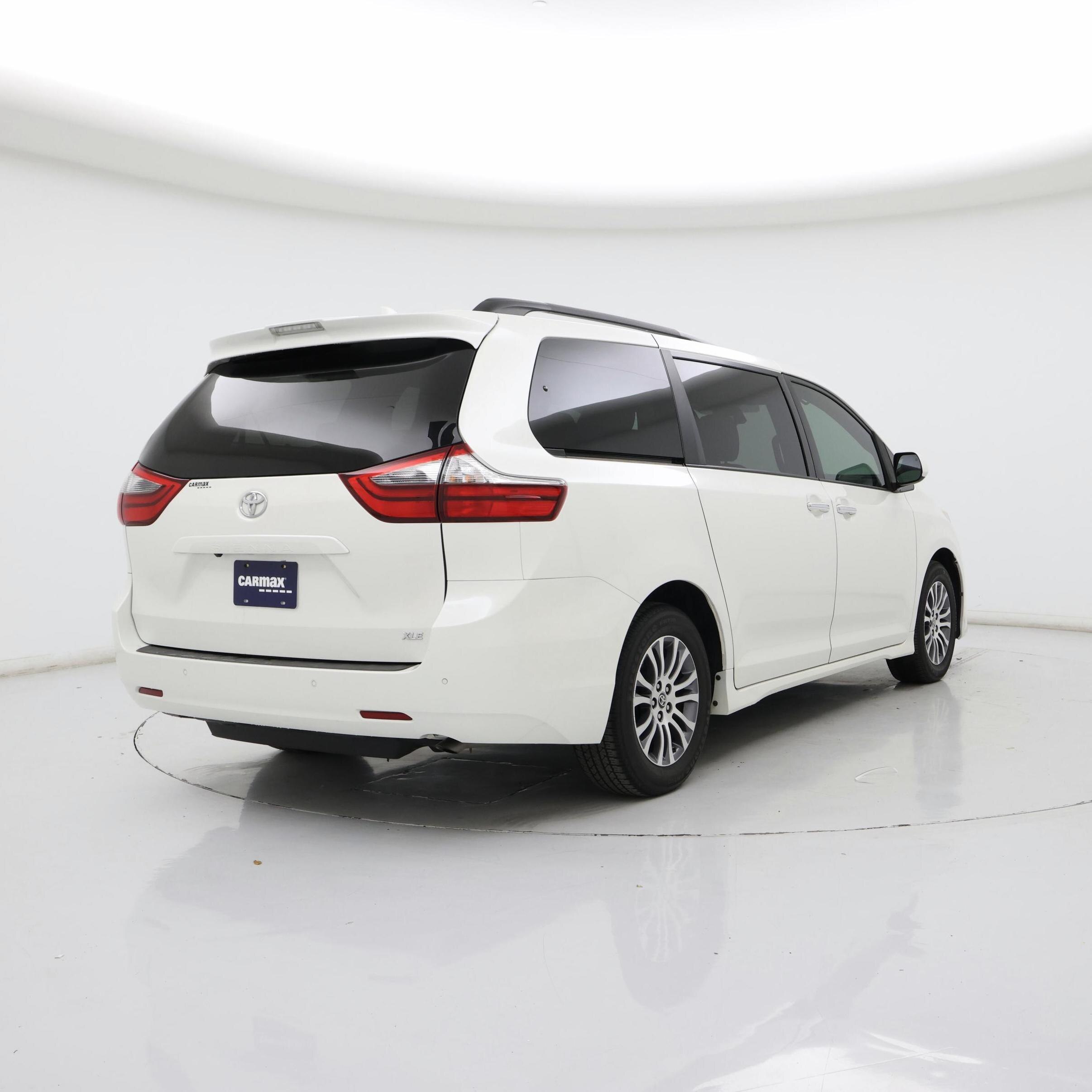 Thumbnail: 2020 Toyota Sienna - 8