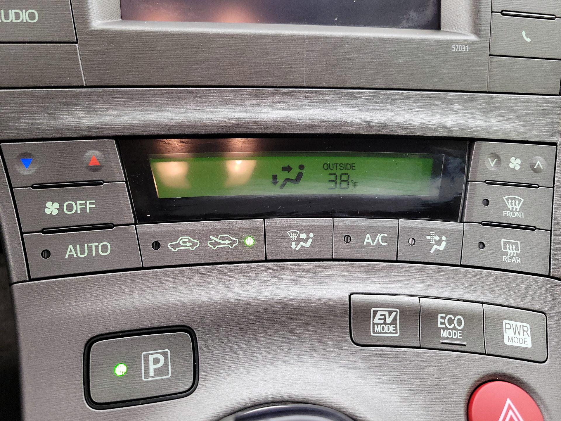 Thumbnail: 2014 Toyota Prius - 15