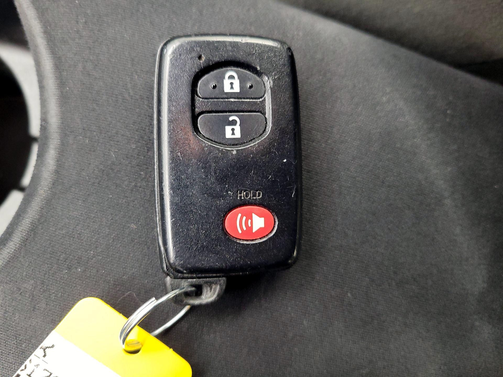 Thumbnail: 2014 Toyota Prius - 20