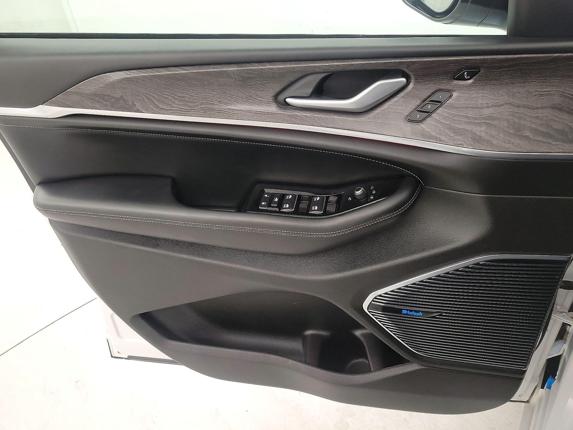 Thumbnail: 2023 Jeep Grand Cherokee - 12