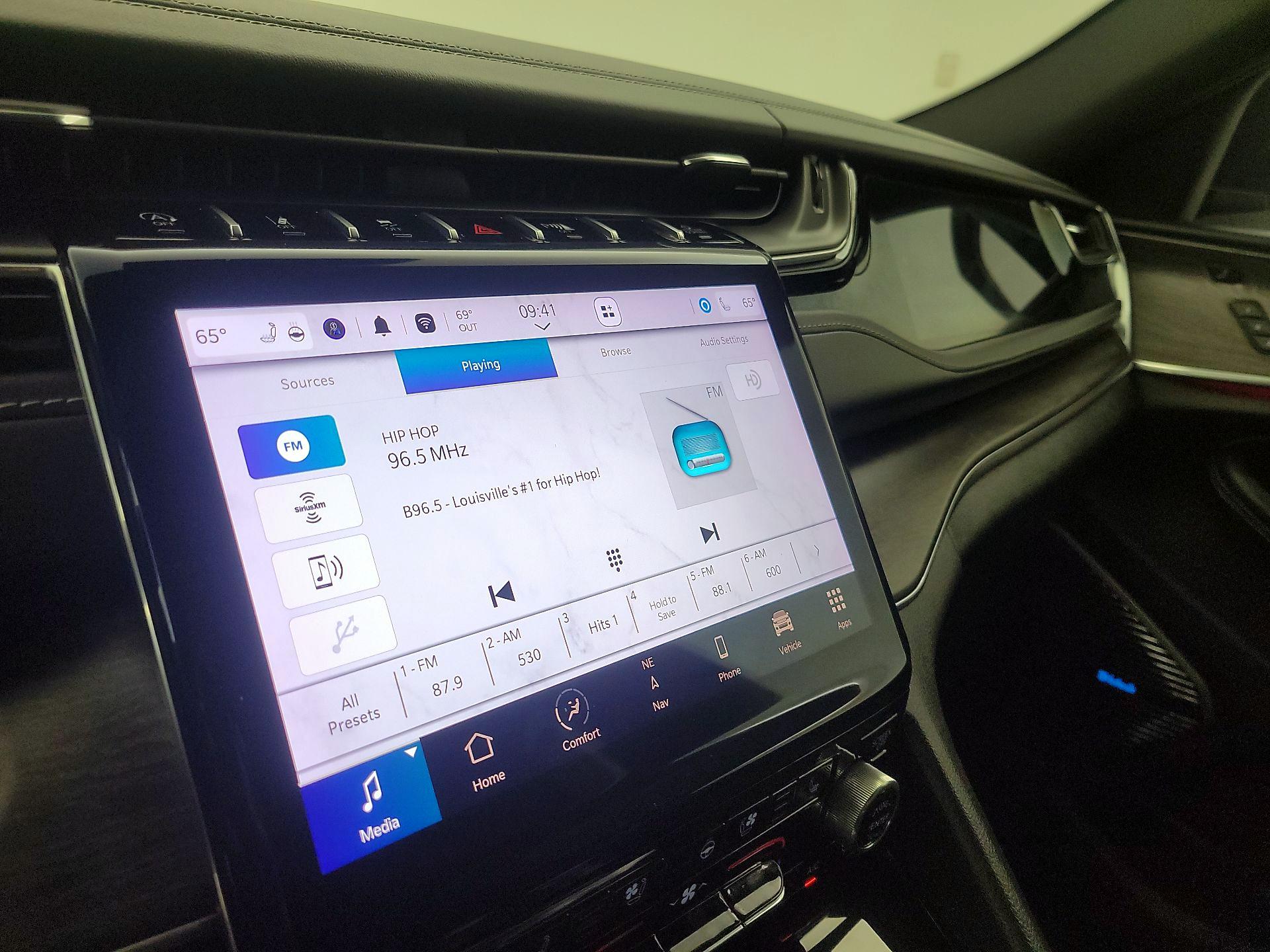 Thumbnail: 2023 Jeep Grand Cherokee - 16