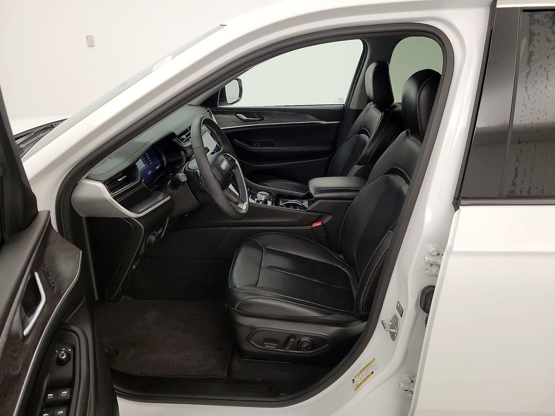 Thumbnail: 2023 Jeep Grand Cherokee - 11