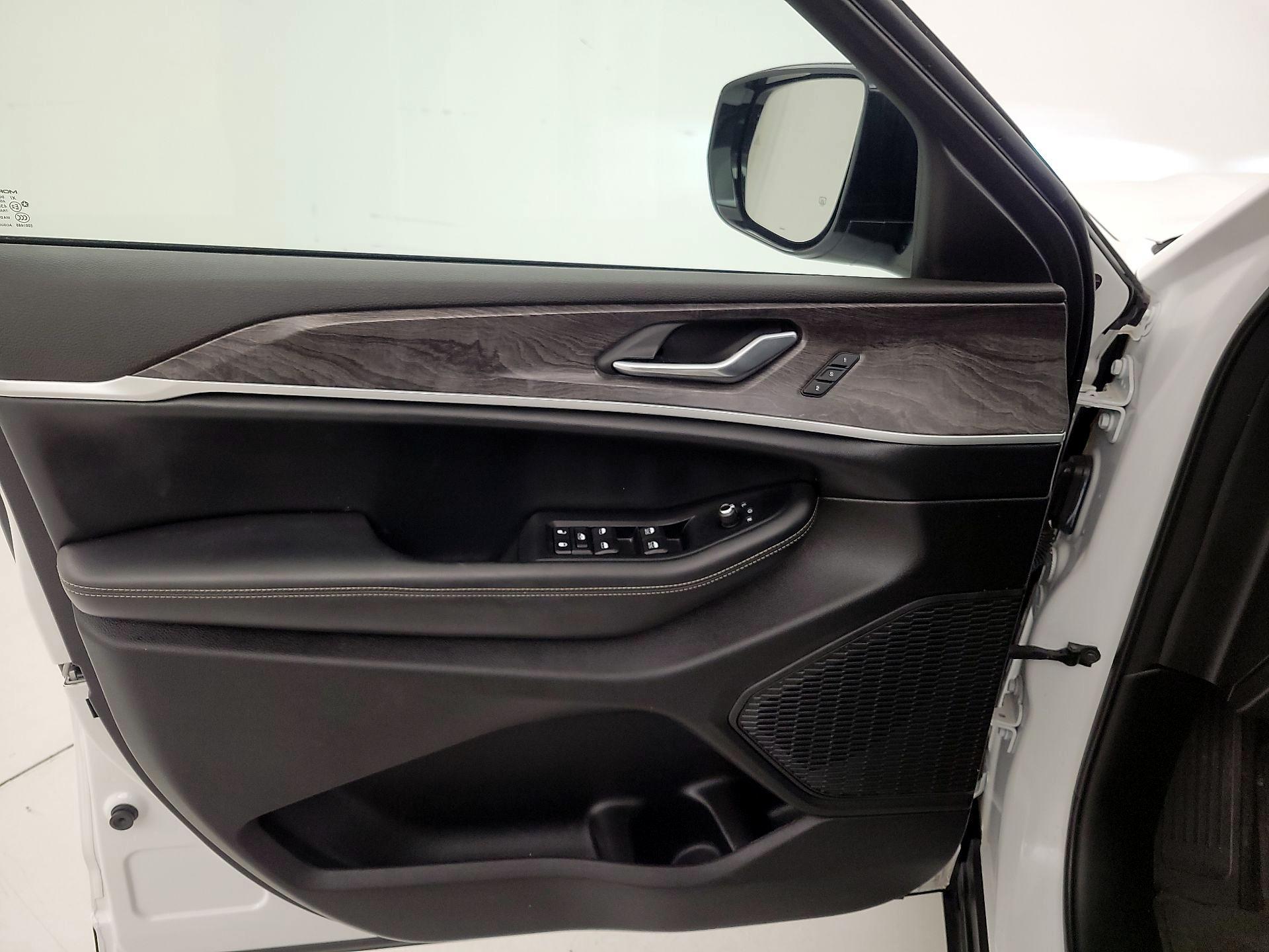 Thumbnail: 2023 Jeep Grand Cherokee - 12