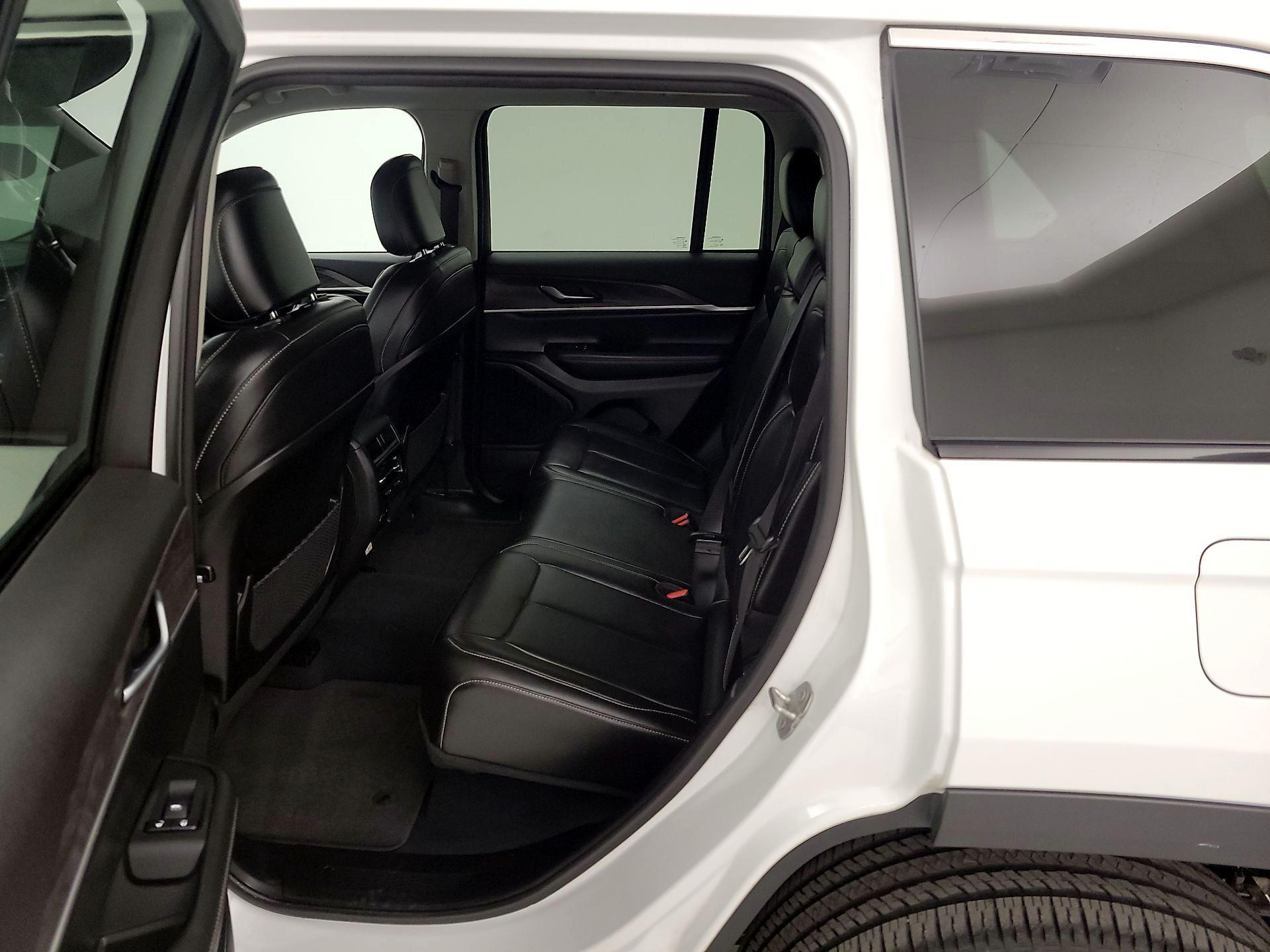 Thumbnail: 2023 Jeep Grand Cherokee - 19