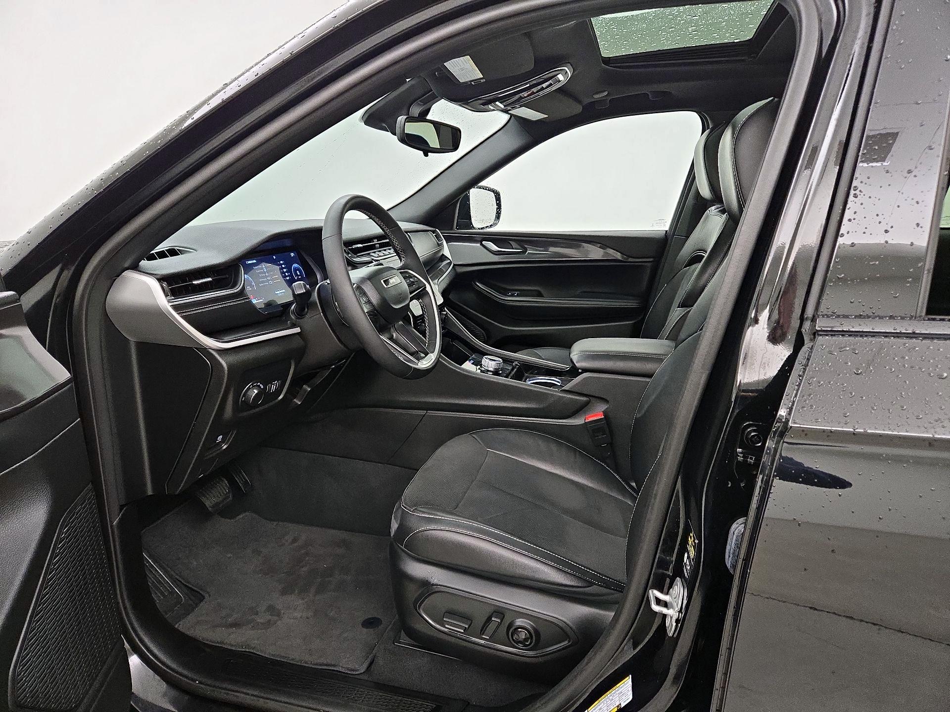 Thumbnail: 2023 Jeep Grand Cherokee - 11