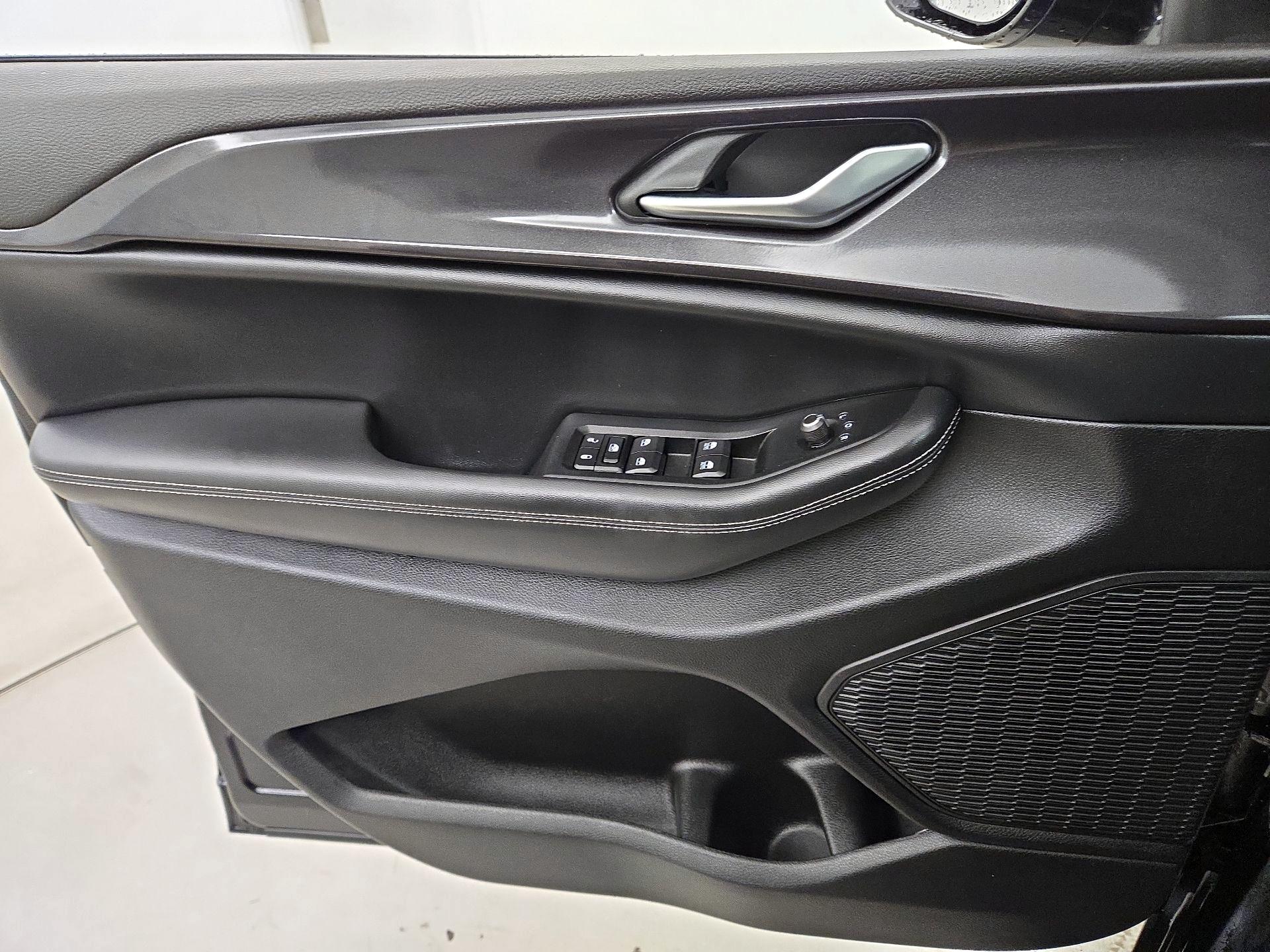 Thumbnail: 2023 Jeep Grand Cherokee - 12