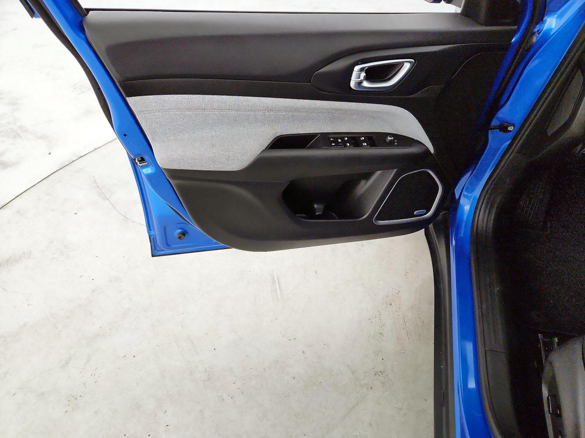 Thumbnail: 2023 Jeep Compass - 12