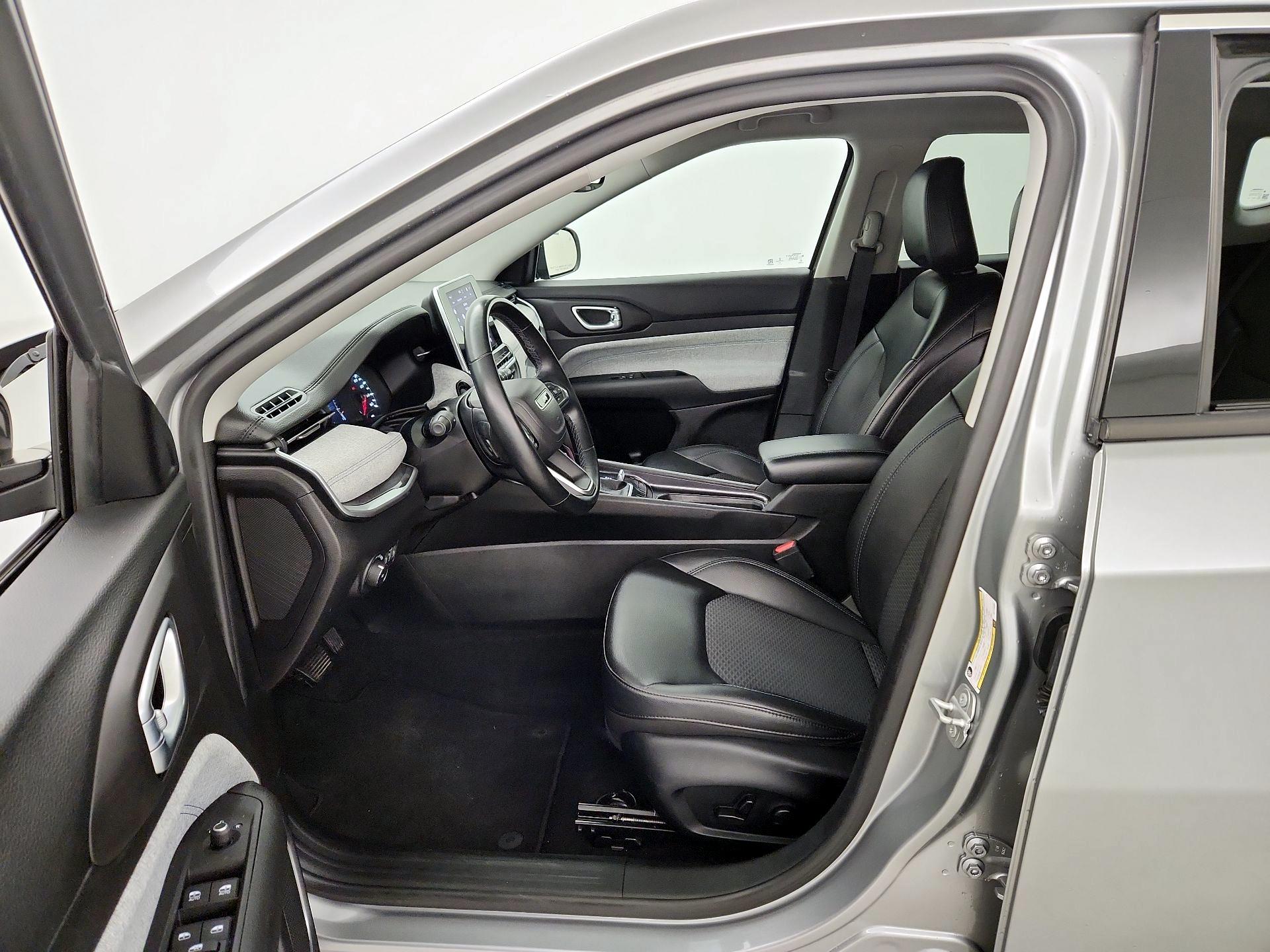 Thumbnail: 2022 Jeep Compass - 11