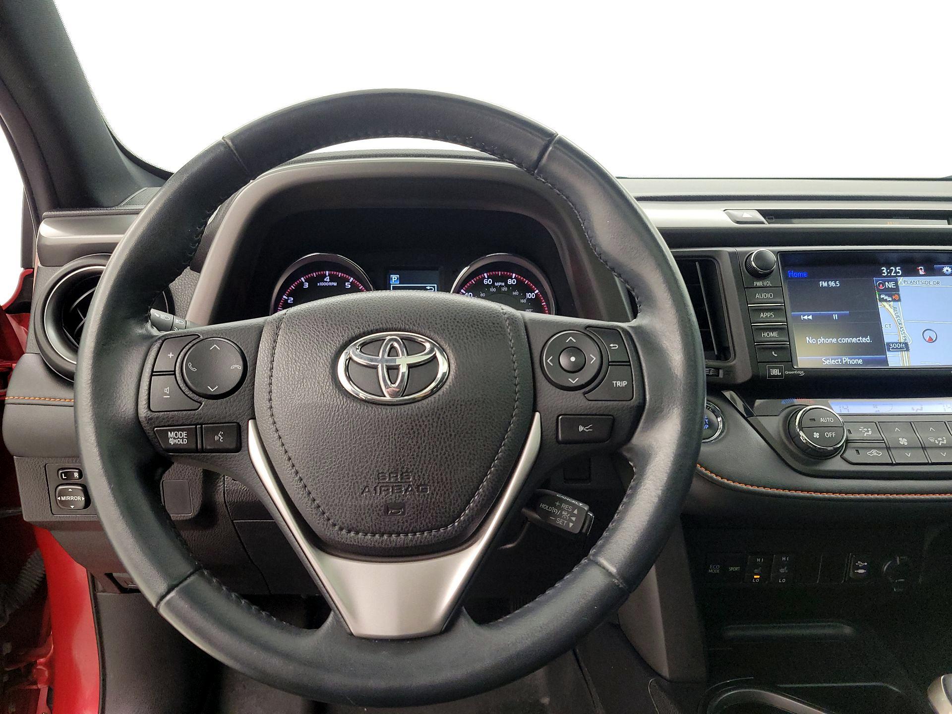 Thumbnail: 2016 Toyota RAV4 - 10