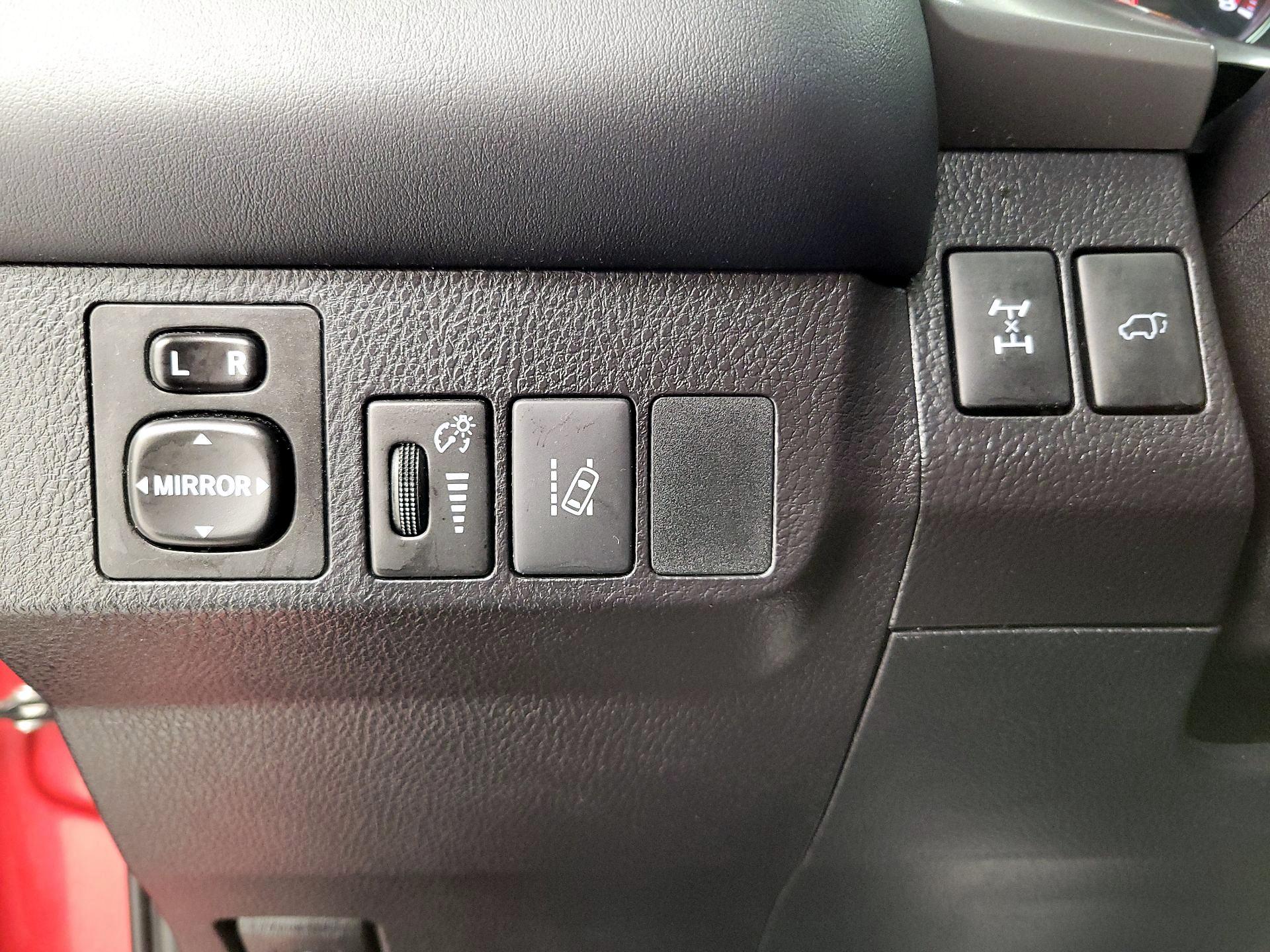 Thumbnail: 2016 Toyota RAV4 - 13