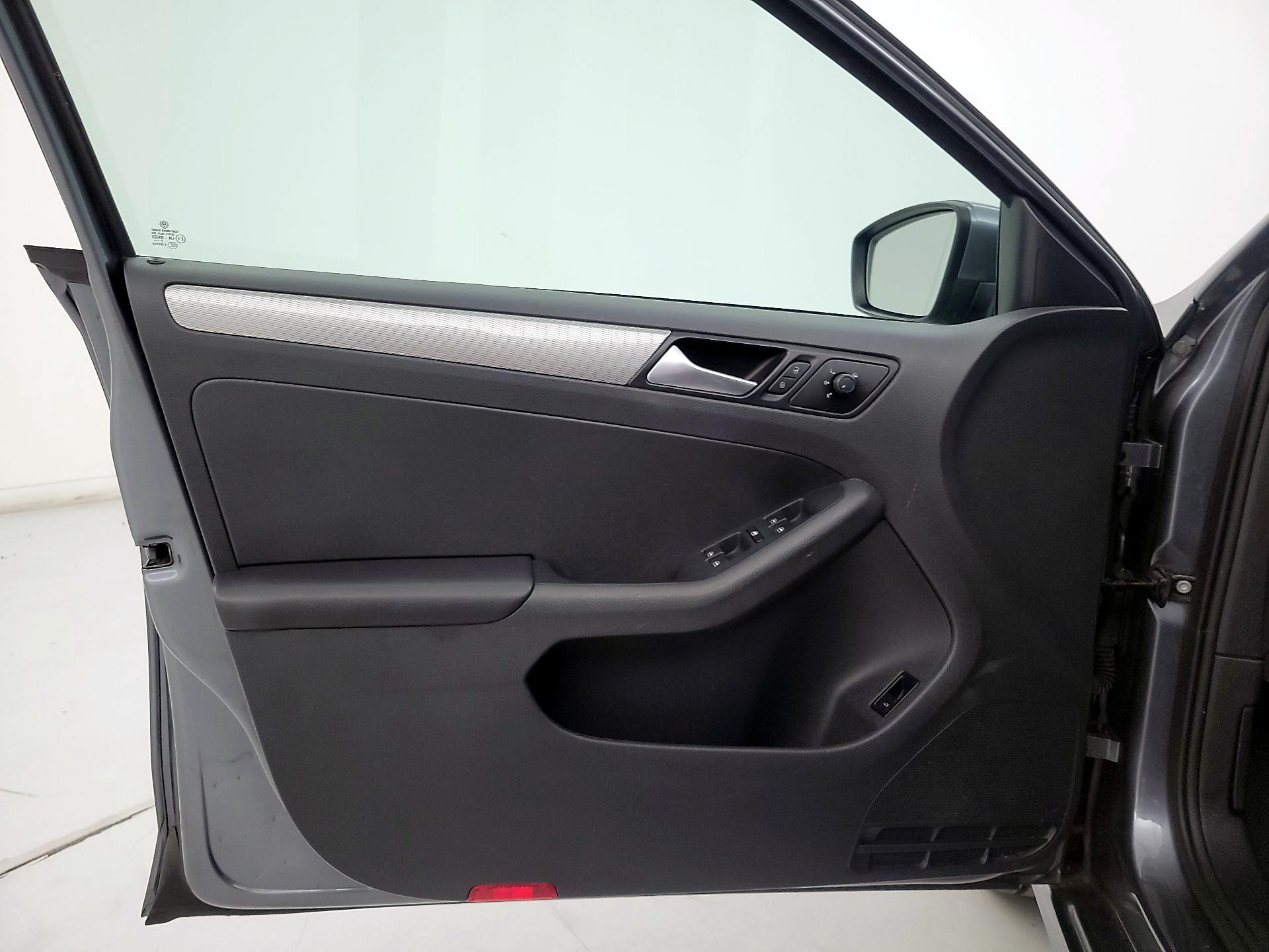 Thumbnail: 2018 Volkswagen Jetta - 12