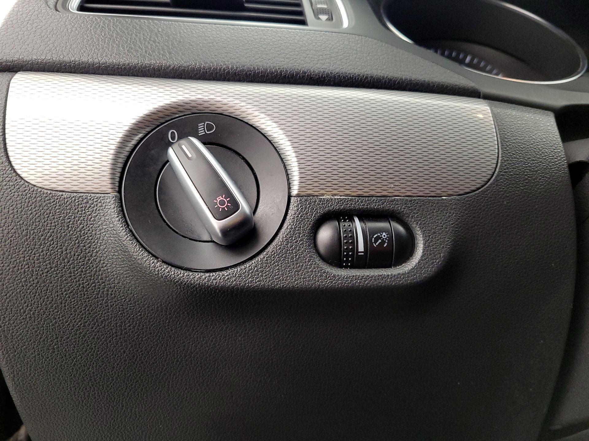 Thumbnail: 2018 Volkswagen Jetta - 13