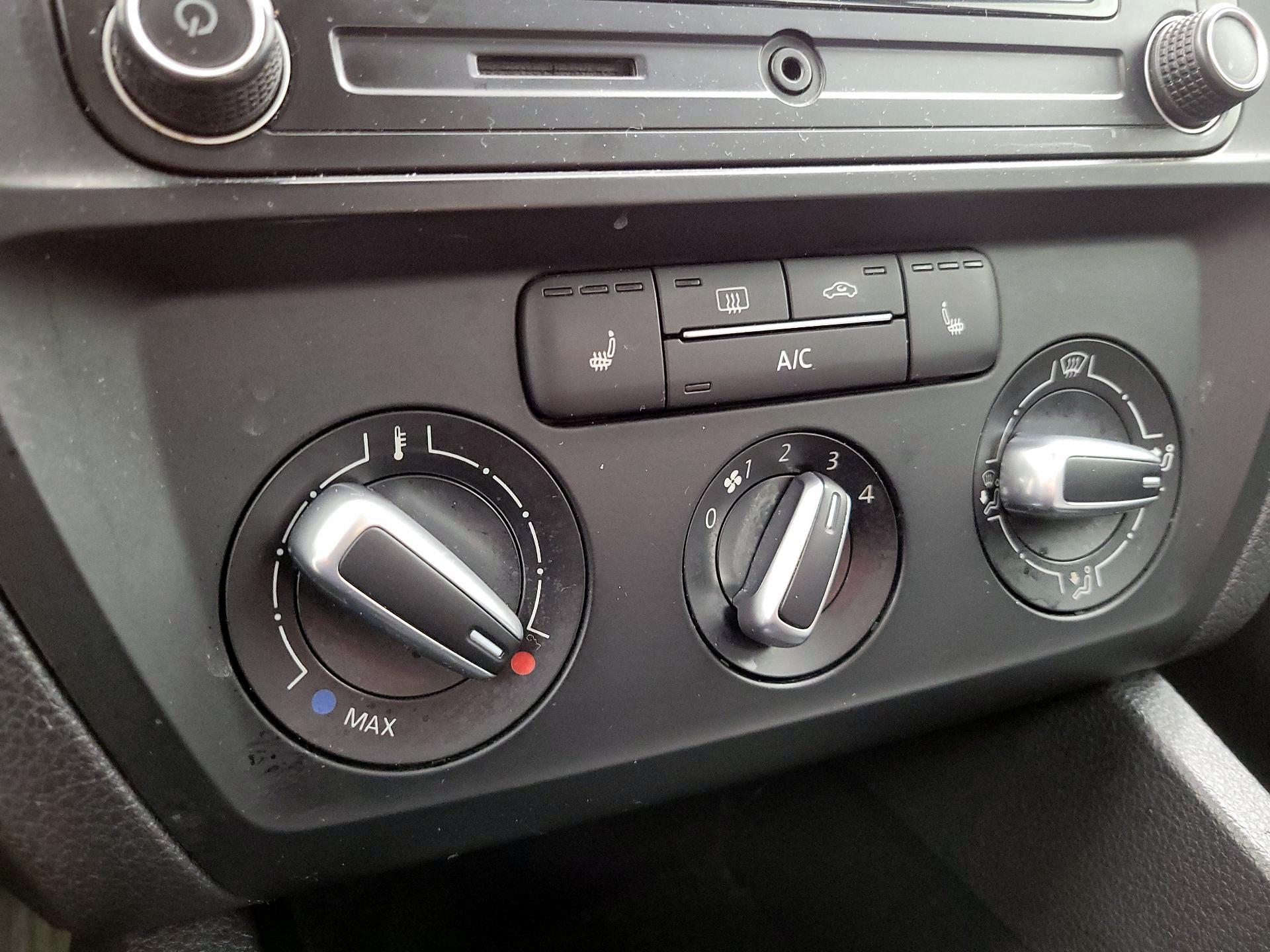 Thumbnail: 2018 Volkswagen Jetta - 16